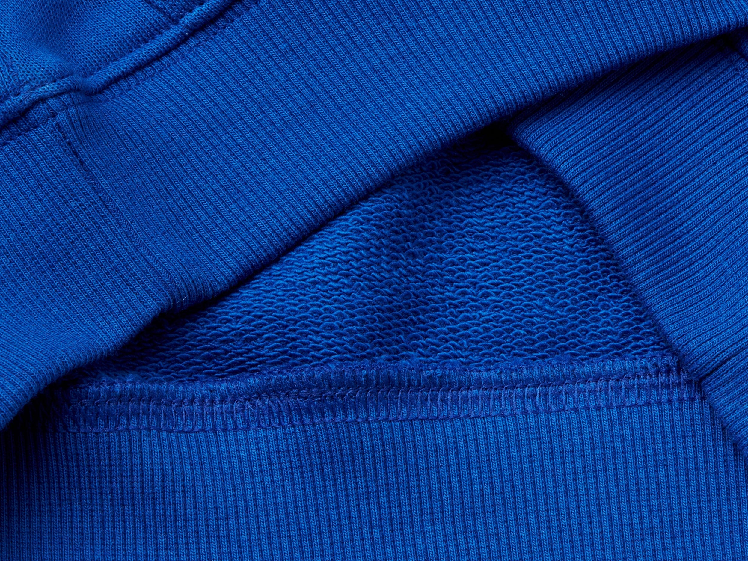 يونايتد كولورز اوف بينيتون هودي اولادي أكمام طويلة وبشعار على الصدر وجيوب أمامية