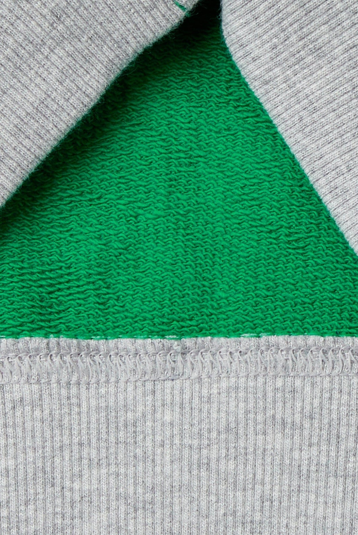 يونايتد كولورز اوف بينيتون هودي اولادي أكمام طويلة وبشعار على الصدر وجيوب أمامية