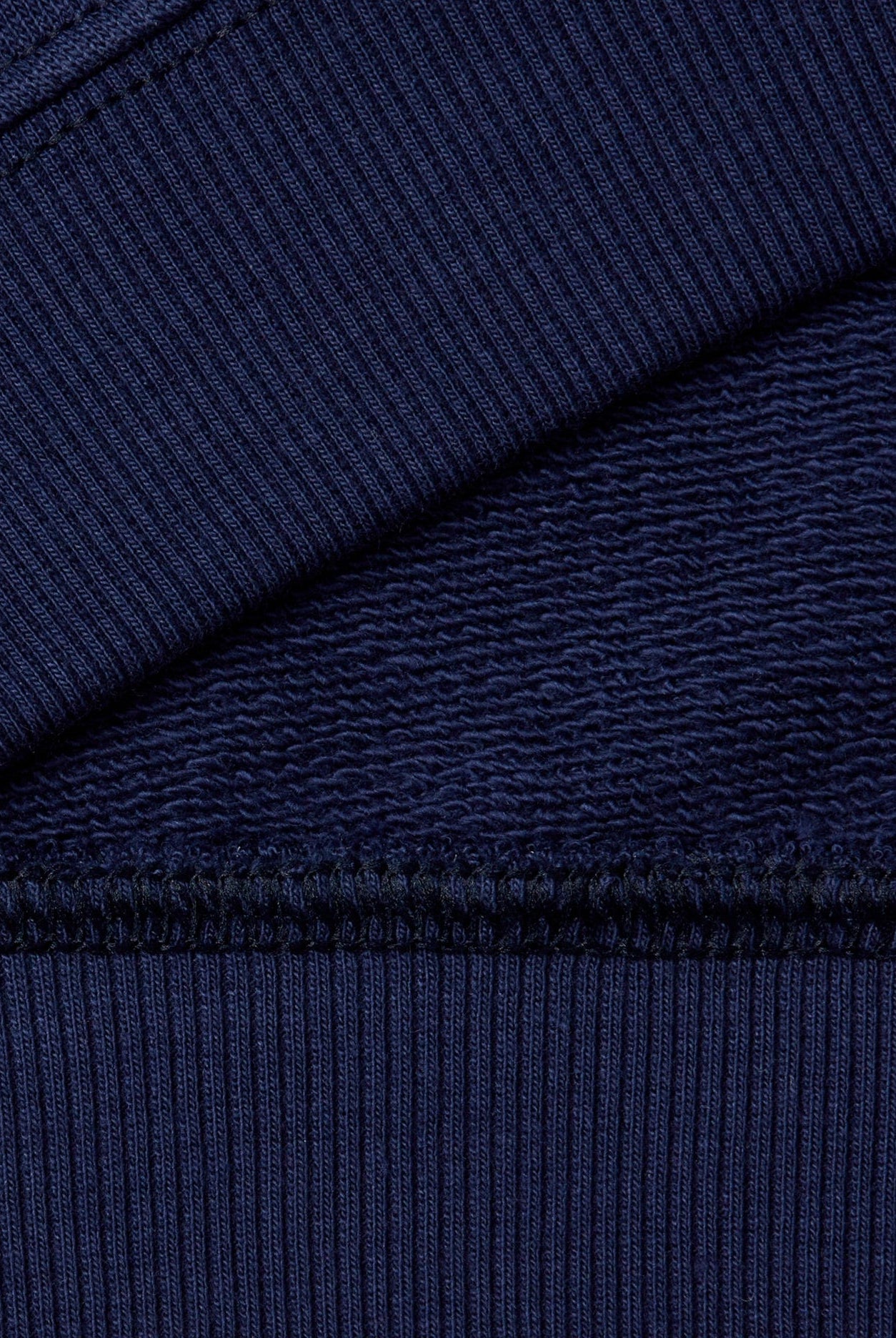 يونايتد كولورز اوف بينيتون سويت شيرت اولادي بياقة دائرية كم طويل مع شعار على الصدر