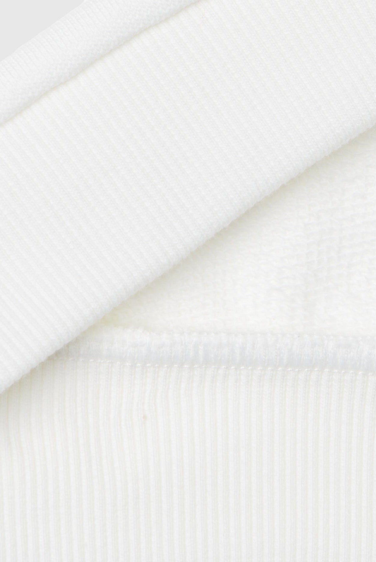 يونايتد كولورز اوف بينيتون سويت شيرت بناتي بأكمام طويلة بياقة دائرية مع طباعة لامعة