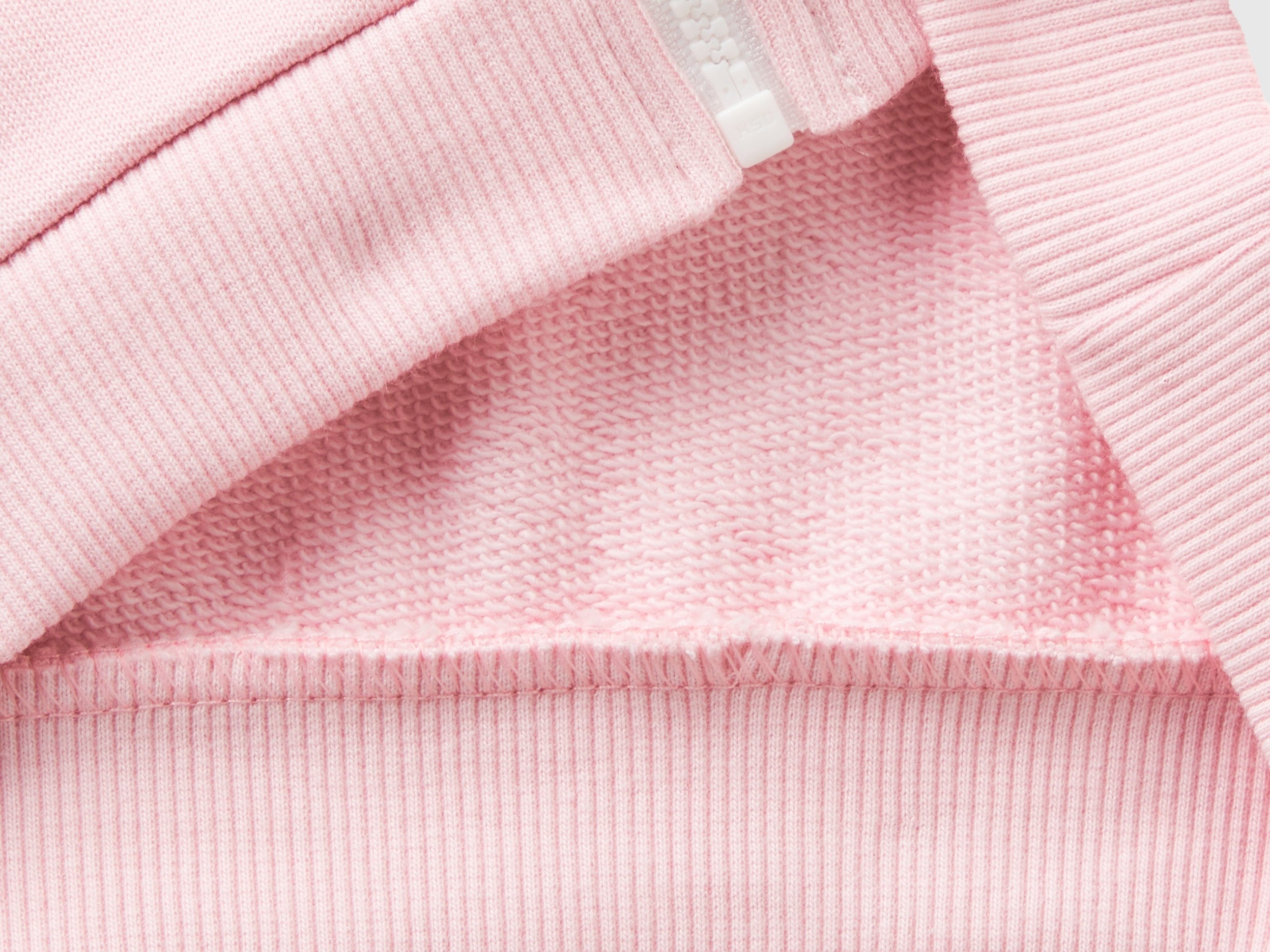 يونايتد كولورز اوف بينيتون سويت شيرت بناتي بأكمام طويلة بسحاب وشعار على الصدر