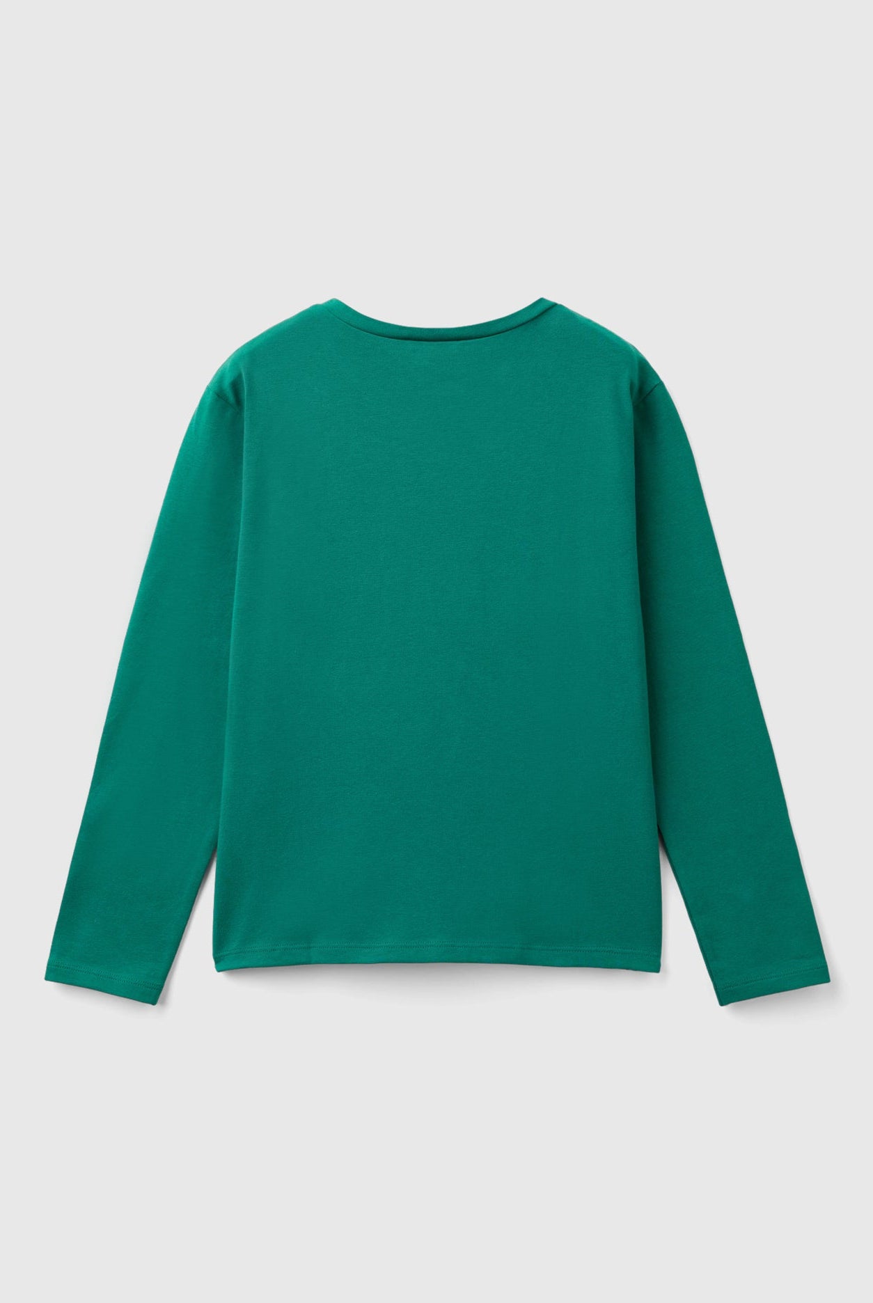 يونايتد كولورز اوف بينيتون تي شيرت بناتي بأكمام طويلة من قطن عضوي نقي بياقة دائرية ورسمه على الصدر