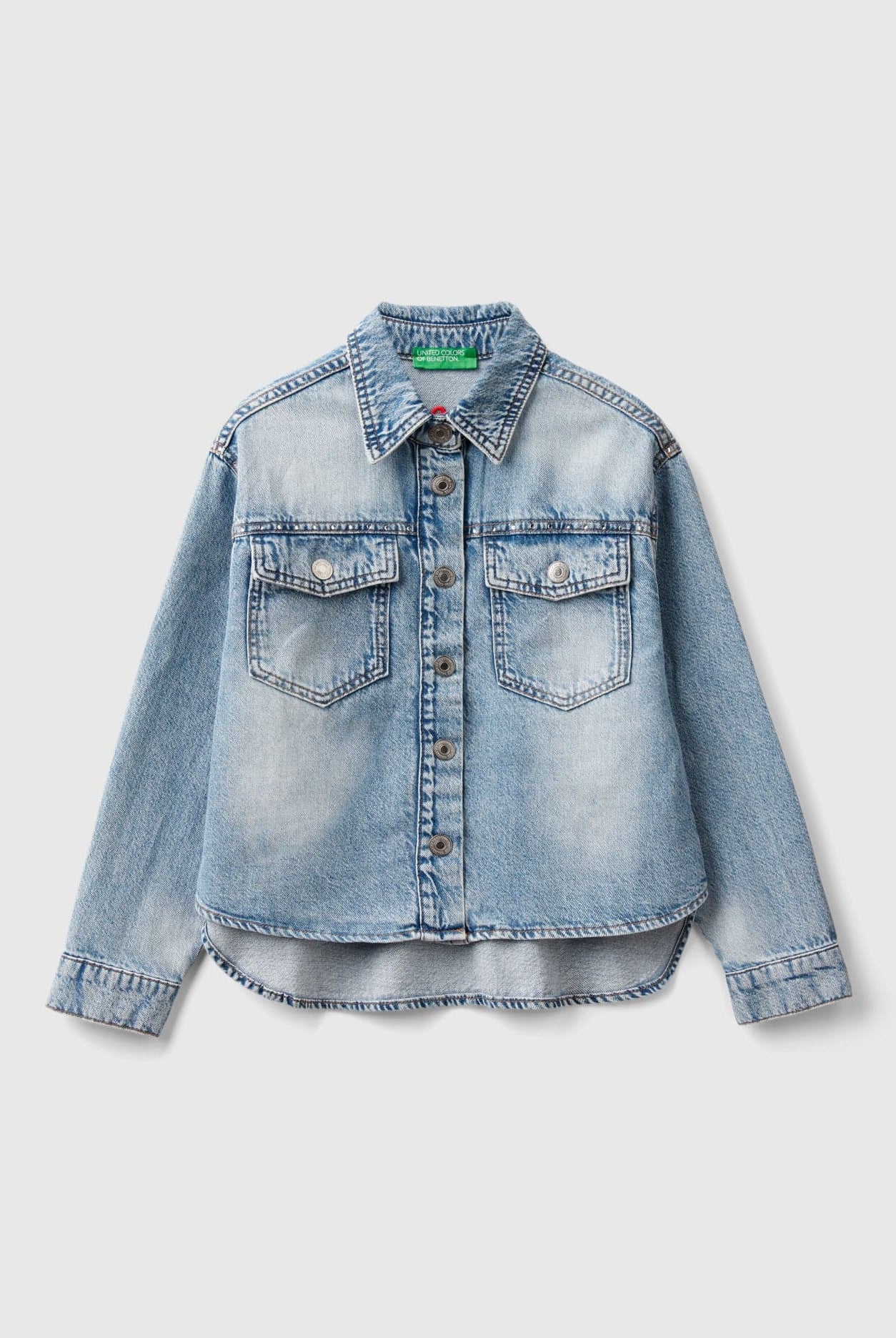 يونايتد كولورز اوف بينيتون قميص بناتي جينز بياقة كلاسيكية بأزرار الأمام وأكمام طويلة