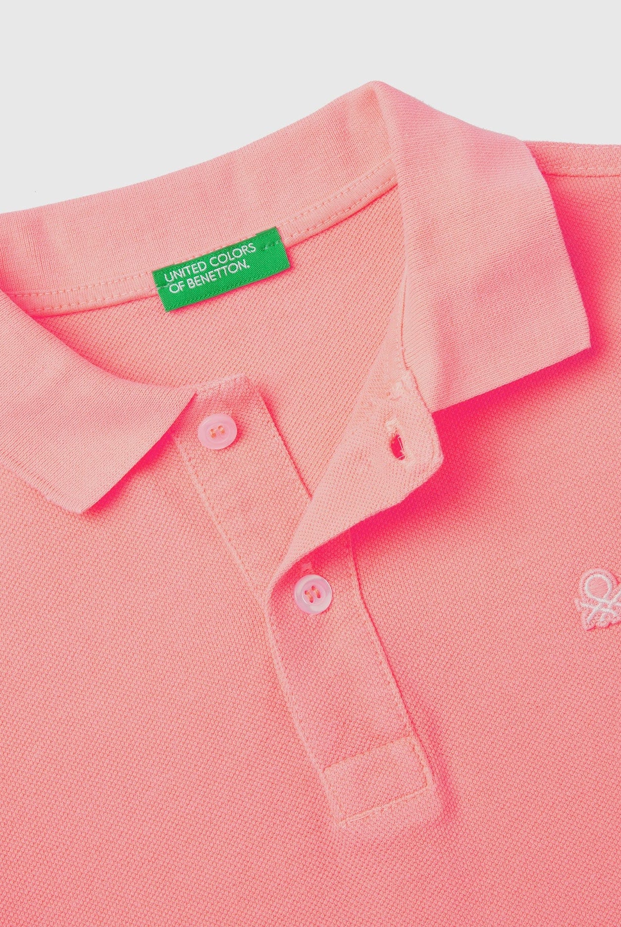 يونايتد كولورز اوف بينيتون تيشيرت بولو نيون اطفالي من القطن العضوي مع شعار