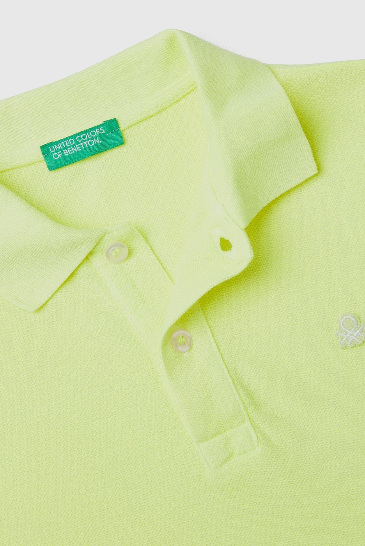 يونايتد كولورز اوف بينيتون تيشيرت بولو نيون اطفالي من القطن العضوي مع شعار
