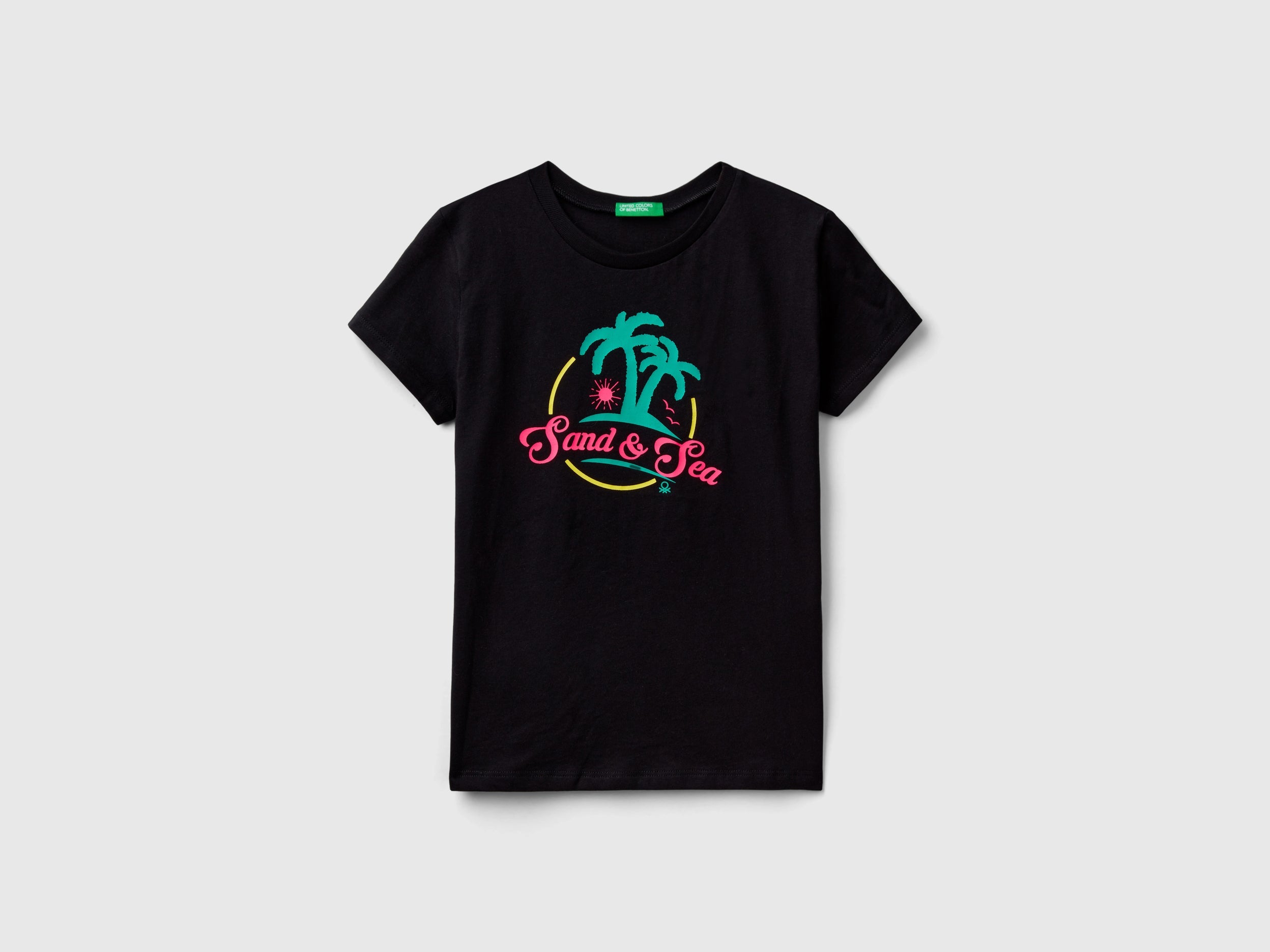 ูููุงูุชุฏ ููููุฑุฒ ุงูู ุจูููุชูู ุชู ุดูุฑุช ู
ุทุจูุน ุจุดุนุงุฑ ุนูู ุดูู ููุจ ูุต ูู
ุจูุงุชู