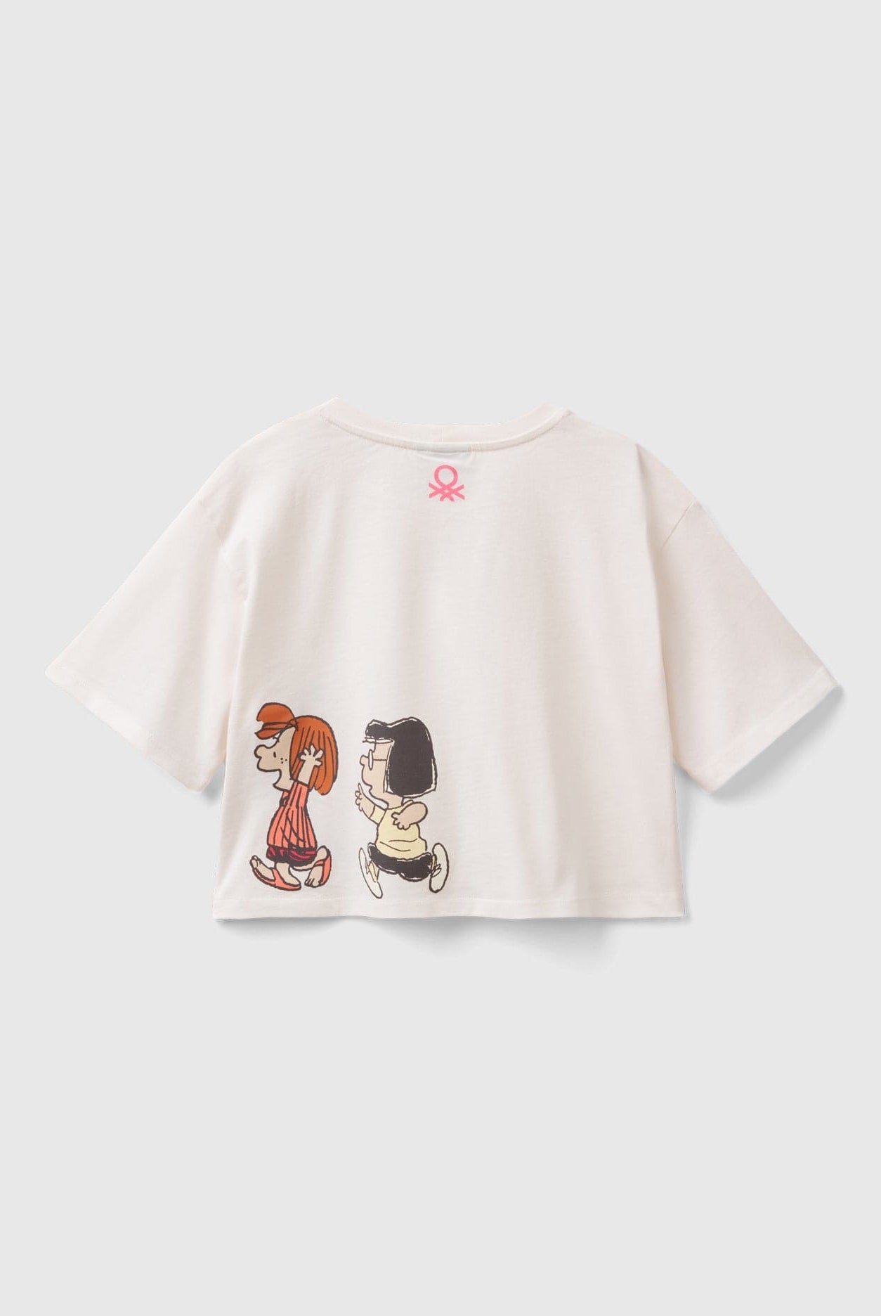 يونايتد كولورز اوف بينيتون تيشيرت مزين بطبعة الفول السوداني من الأمام والخلف بناتي