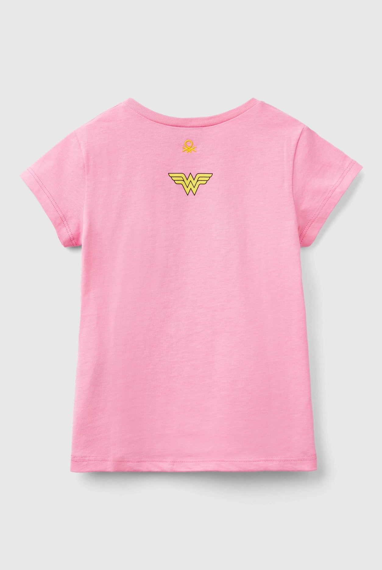 يونايتد كولورز اوف بينيتون تيشرت وندر وومان نص كم بناتي