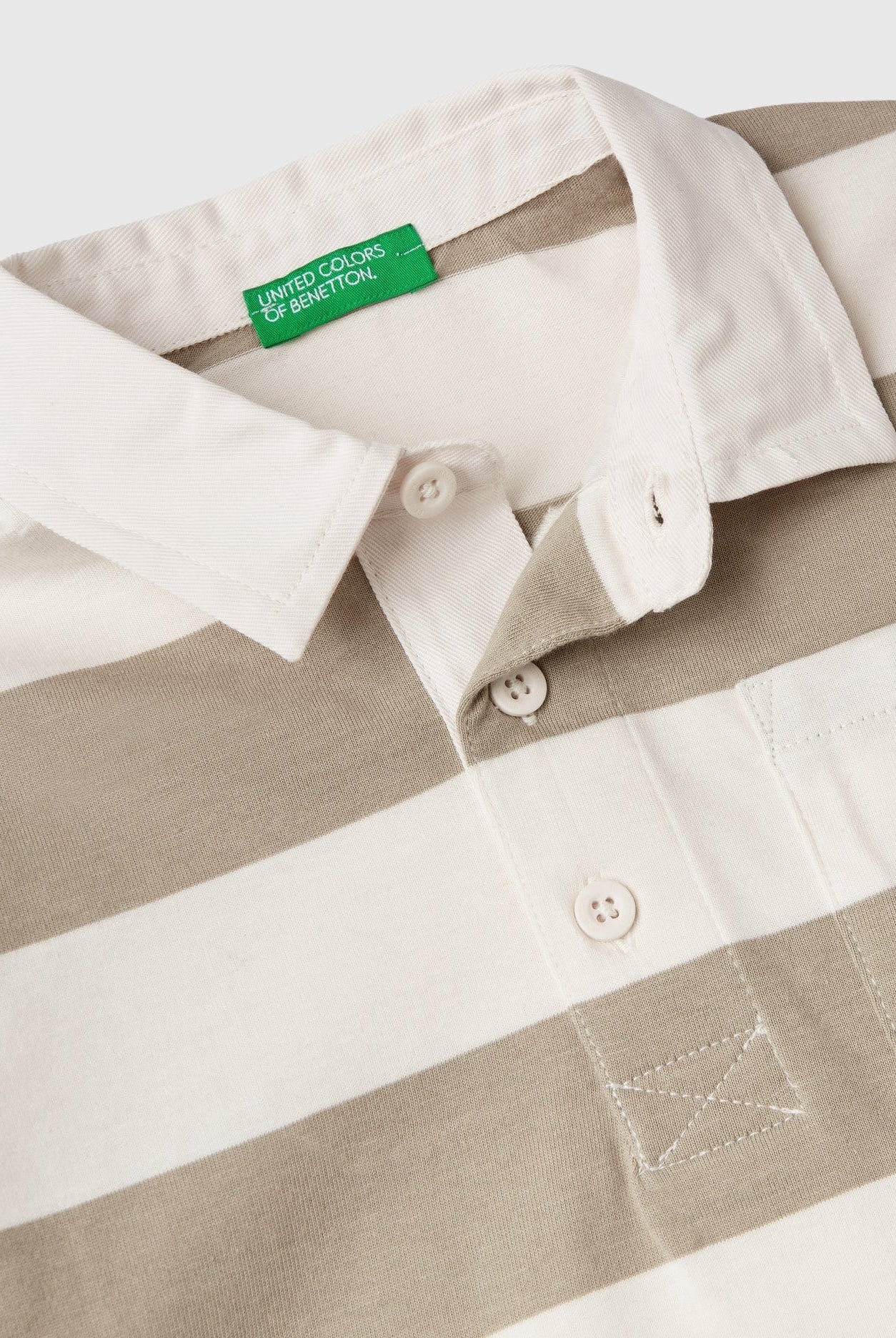 يونايتد كولورز اوف بينيتون تيشيرت اطفال بولو مخطط بالعرض مع تطريز الشعار