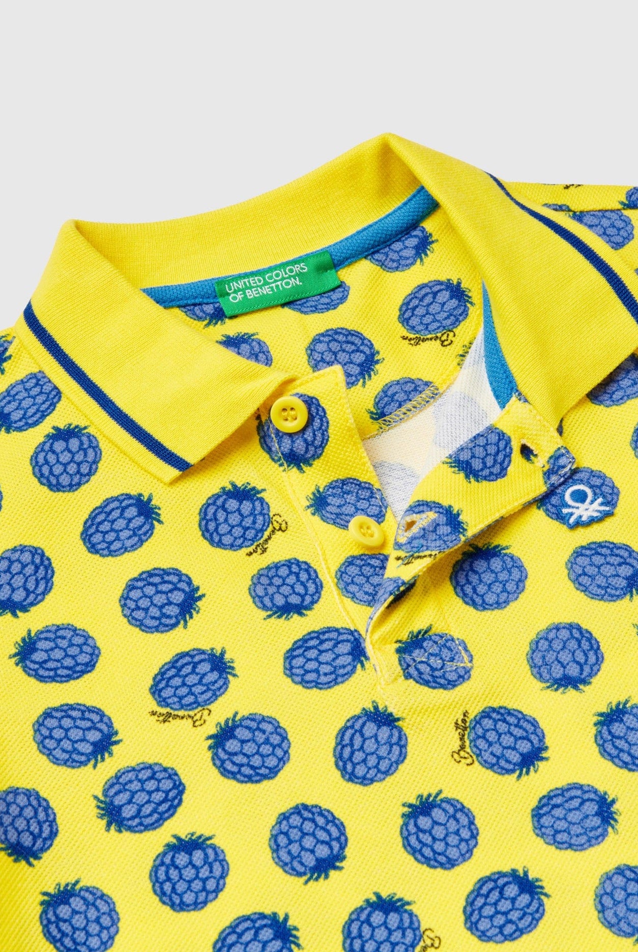 يونايتد كولورز اوف بينيتون تيشيرت بولو مطبوع بنقش مع شعار مطبوع على الصدر الأيسر للأولاد