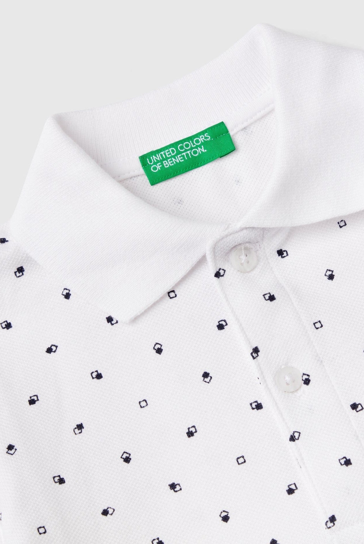 يونايتد كولورز اوف بينيتون قميص بولو اطفالي بنقشة ميكرو وشعار مطرز على الصدر الأيسر