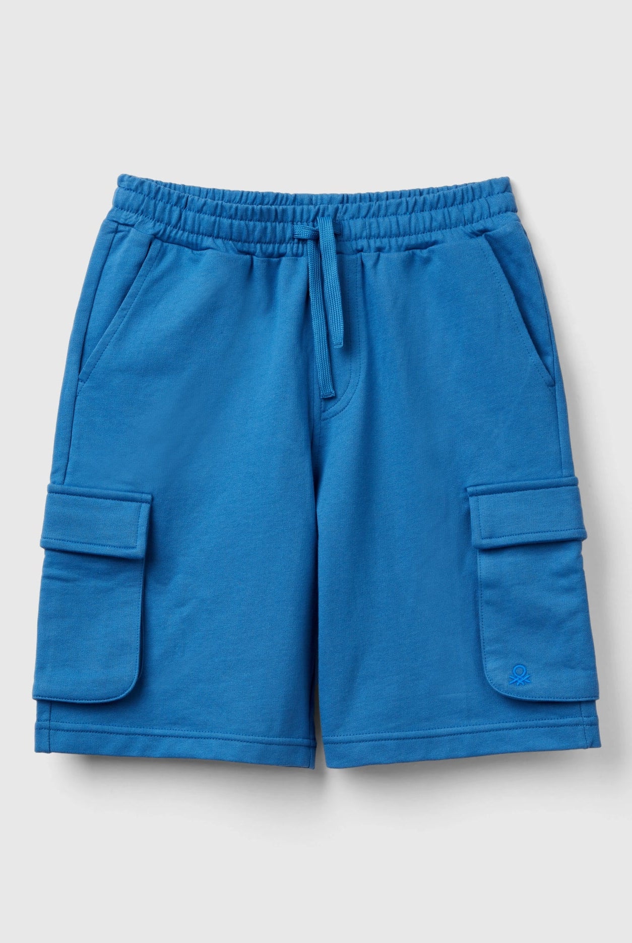 يونايتد كولورز اوف بينيتون شورت اطفالي برمودا بجيوب وشعار مطبوع وخصر مطاطي