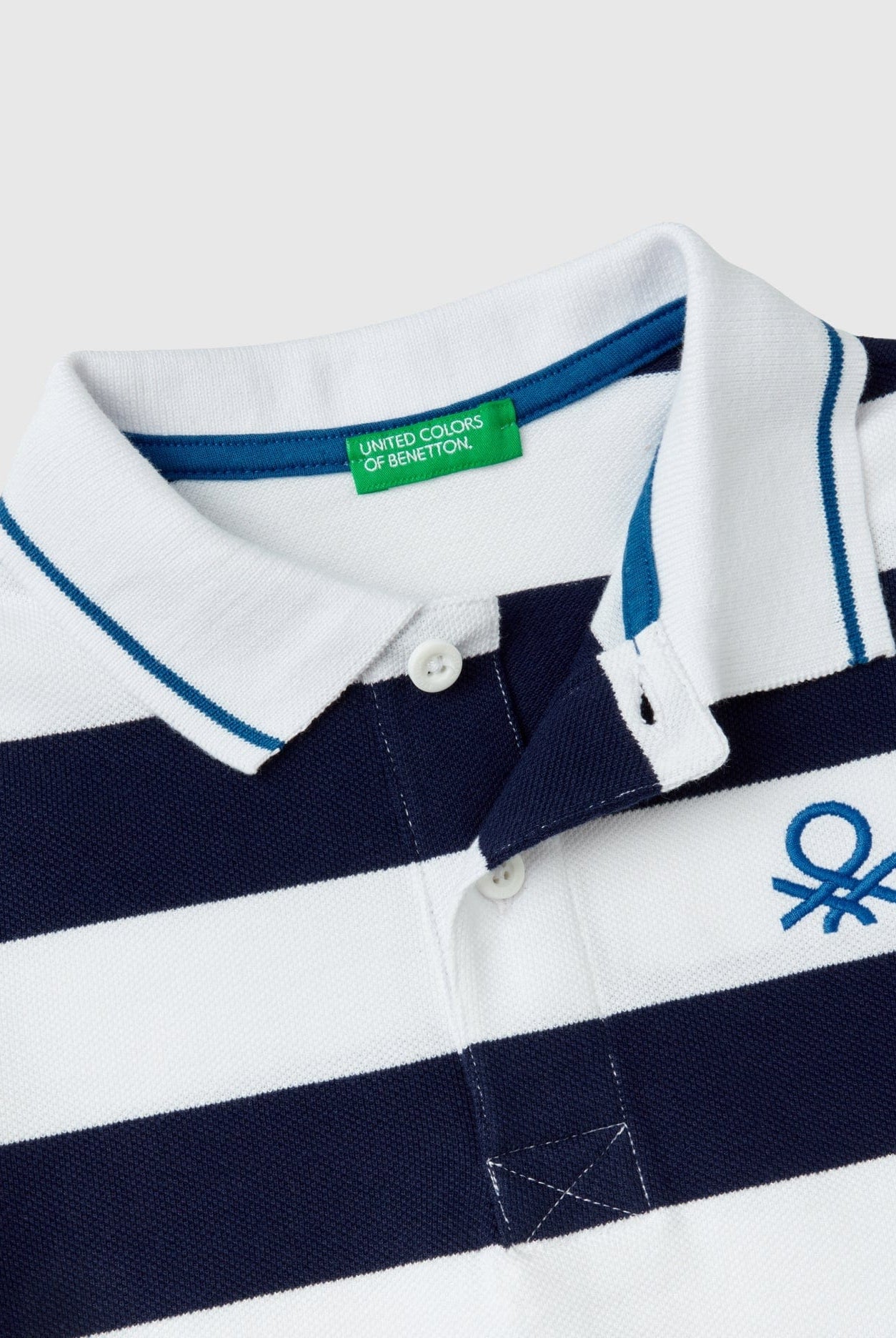 يونايتد كولورز اوف بينيتون قميص بولو بأكمام قصيرة وخطوط أطفالي