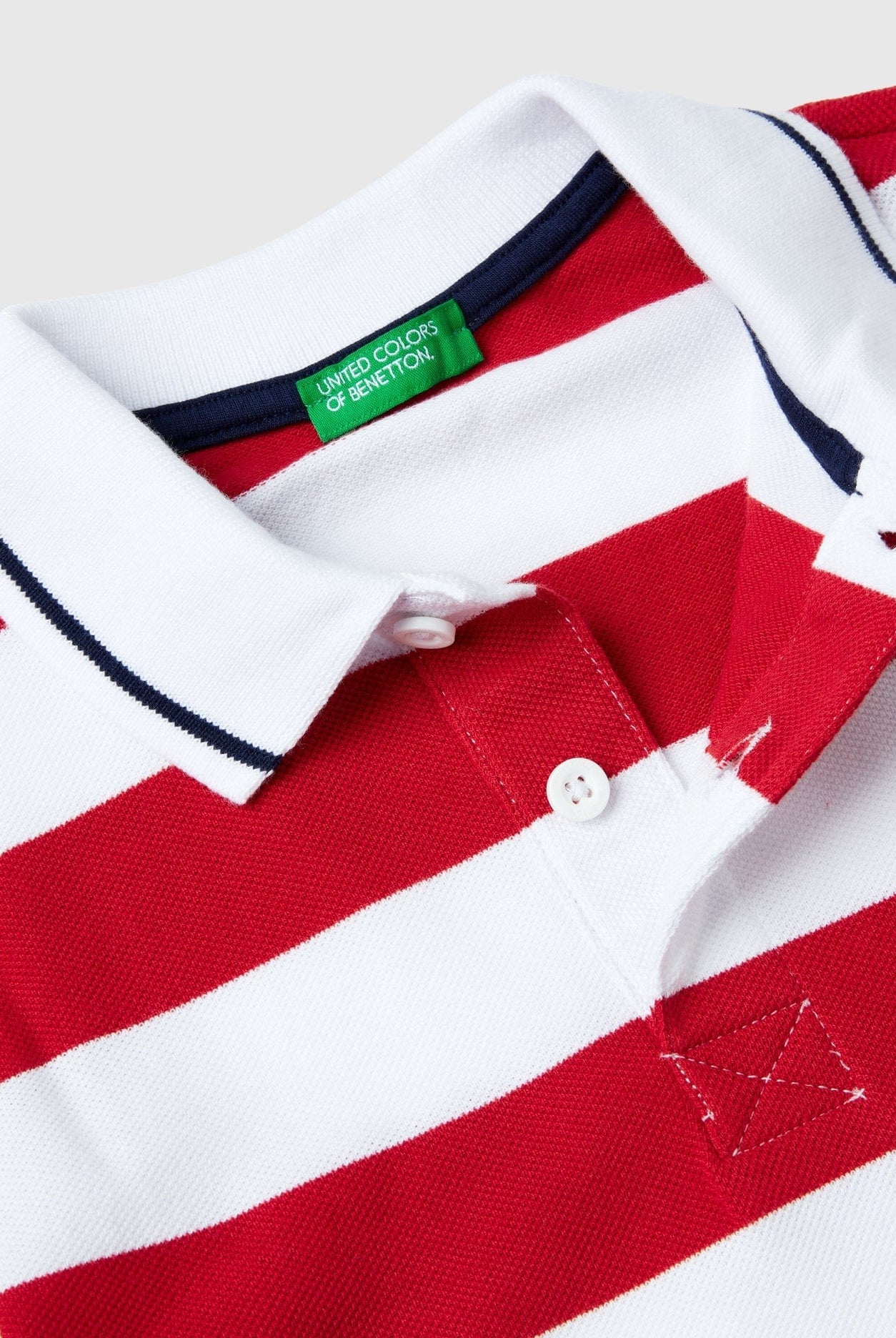 يونايتد كولورز اوف بينيتون قميص بولو بأكمام قصيرة وخطوط أطفالي