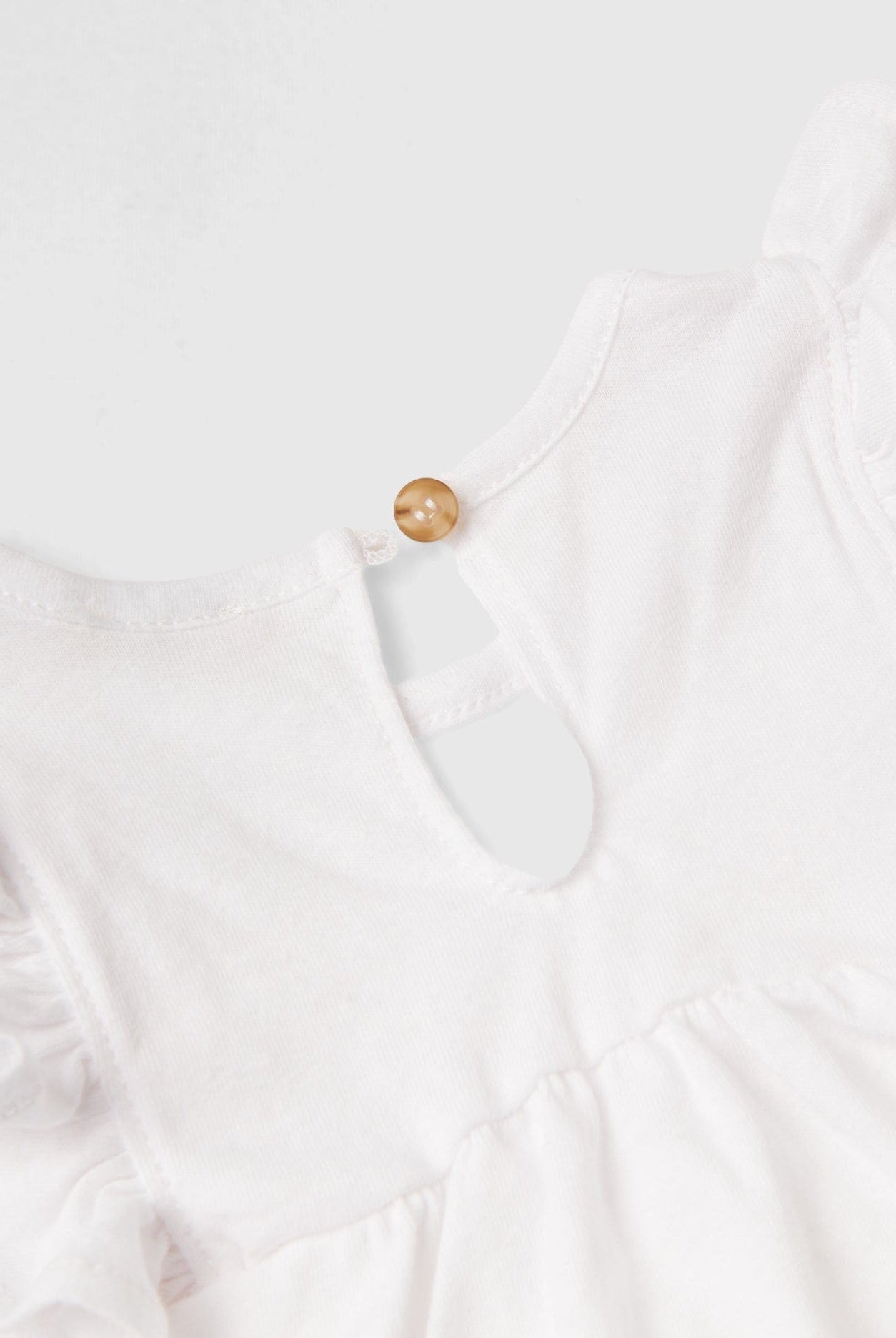 يونايتد كولورز اوف بينيتون تي شيرت مواليد بكشكشة على الواجهة وأزرار في الخلف