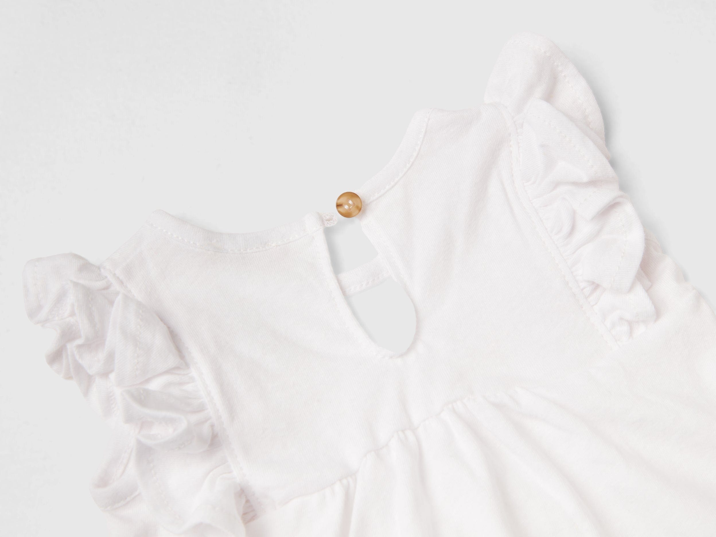 يونايتد كولورز اوف بينيتون تي شيرت مواليد بكشكشة على الواجهة وأزرار في الخلف