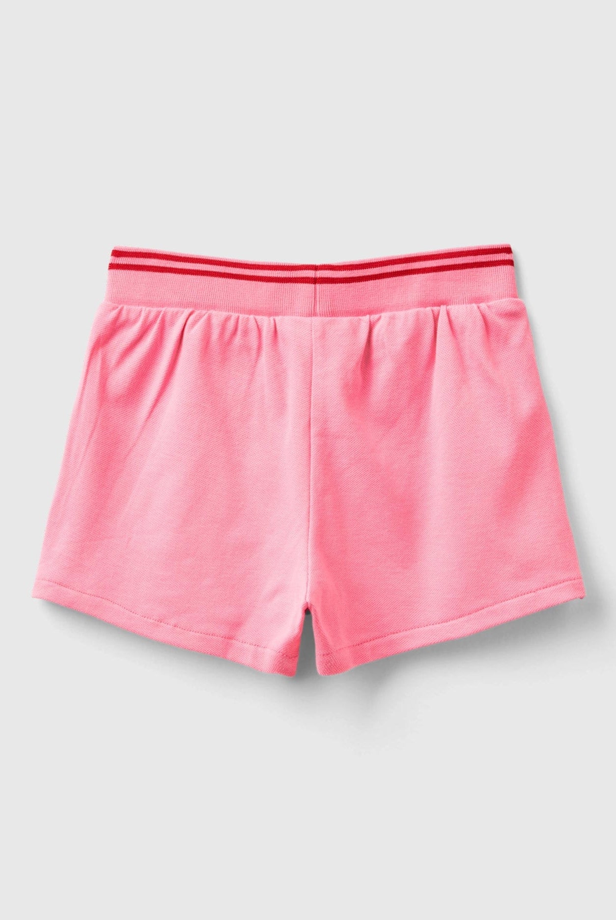 يونايتد كولورز اوف بينيتون تنورة قصيرة بوسط مجمع وشعار مطبوع بناتي