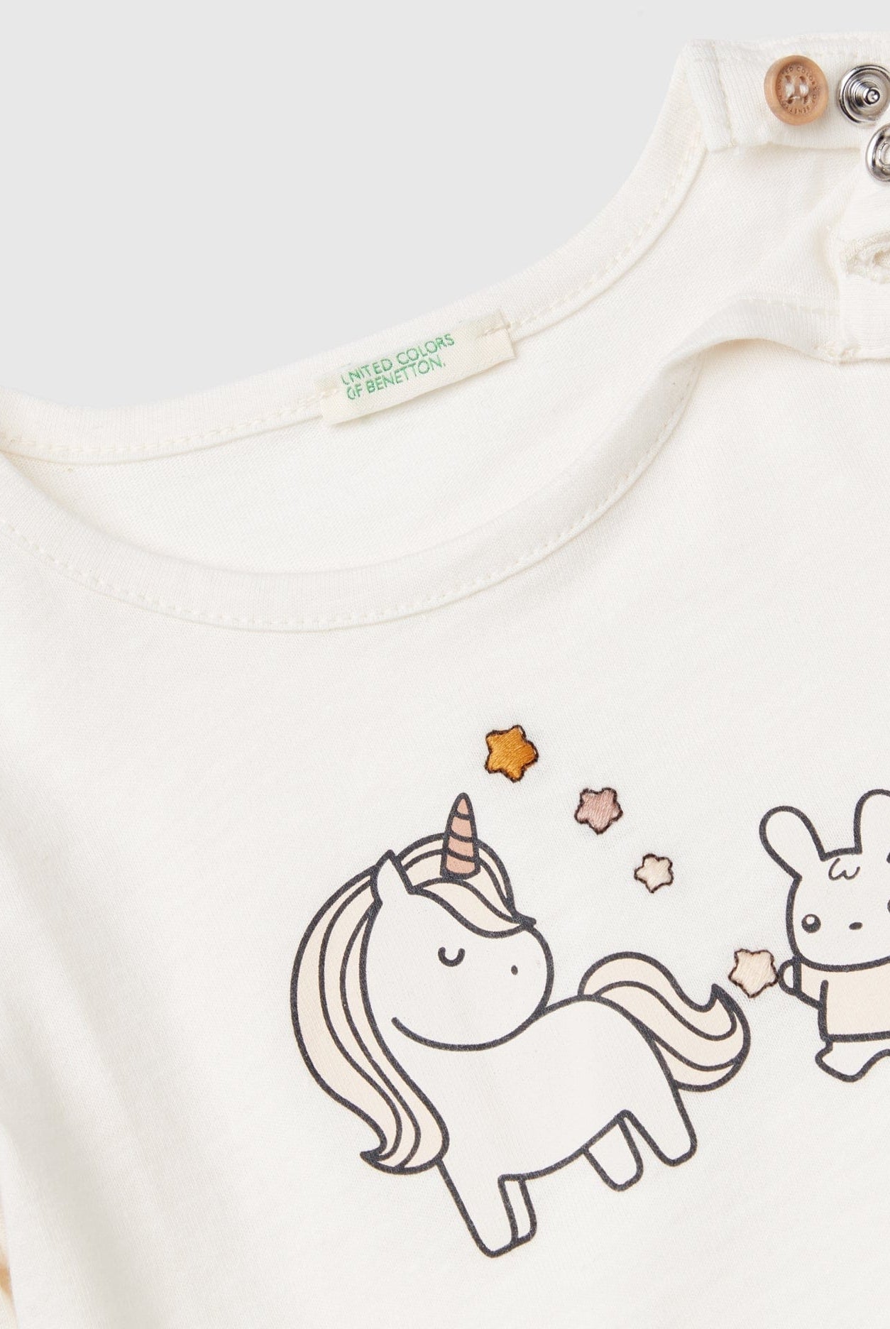 يونايتد كولورز اوف بينيتون تي شيرت بأكمام طويلة مع طباعة وزر كبس على الكتف رضع أطفالي