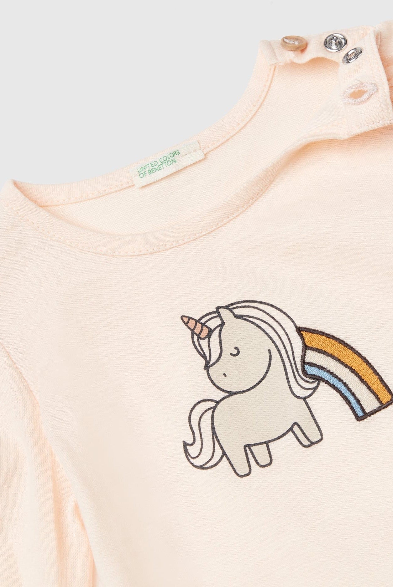 يونايتد كولورز اوف بينيتون تي شيرت بأكمام طويلة مع طباعة وزر كبس على الكتف رضع أطفالي