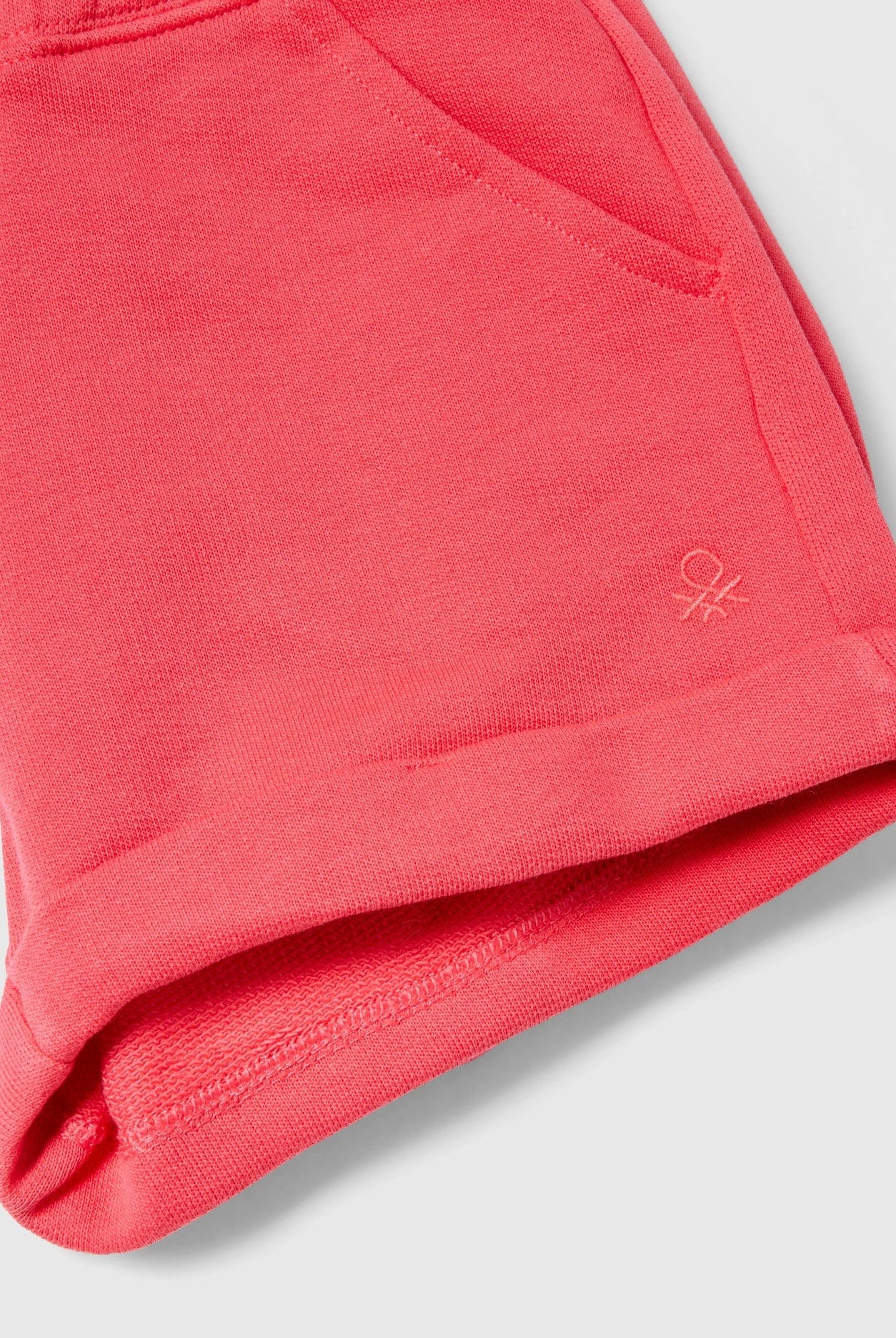 يونايتد كولورز اوف بينيتون شورت بناتي مصنوع من القطن بنسبة 100%