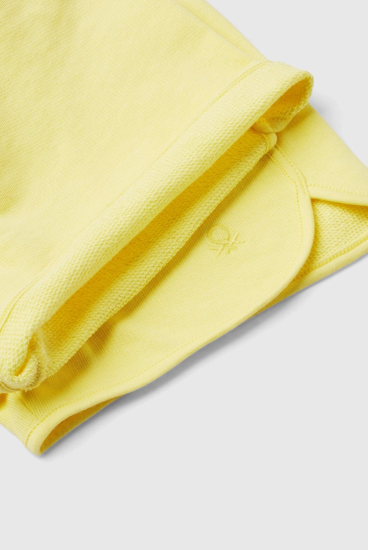 يونايتد كولورز اوف بينيتون شورت قطن عضوي 100% سادة برباط لون موحد بناتي