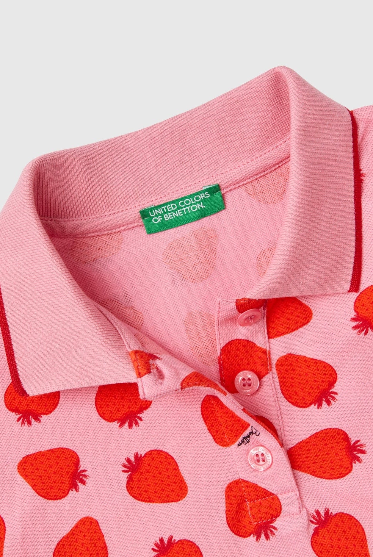 خصومات يونايتد كولورز اوف بينيتون تي شيرت برقبة بولو منقوش بالكامل بشعار لامع ومطرز أطفالي