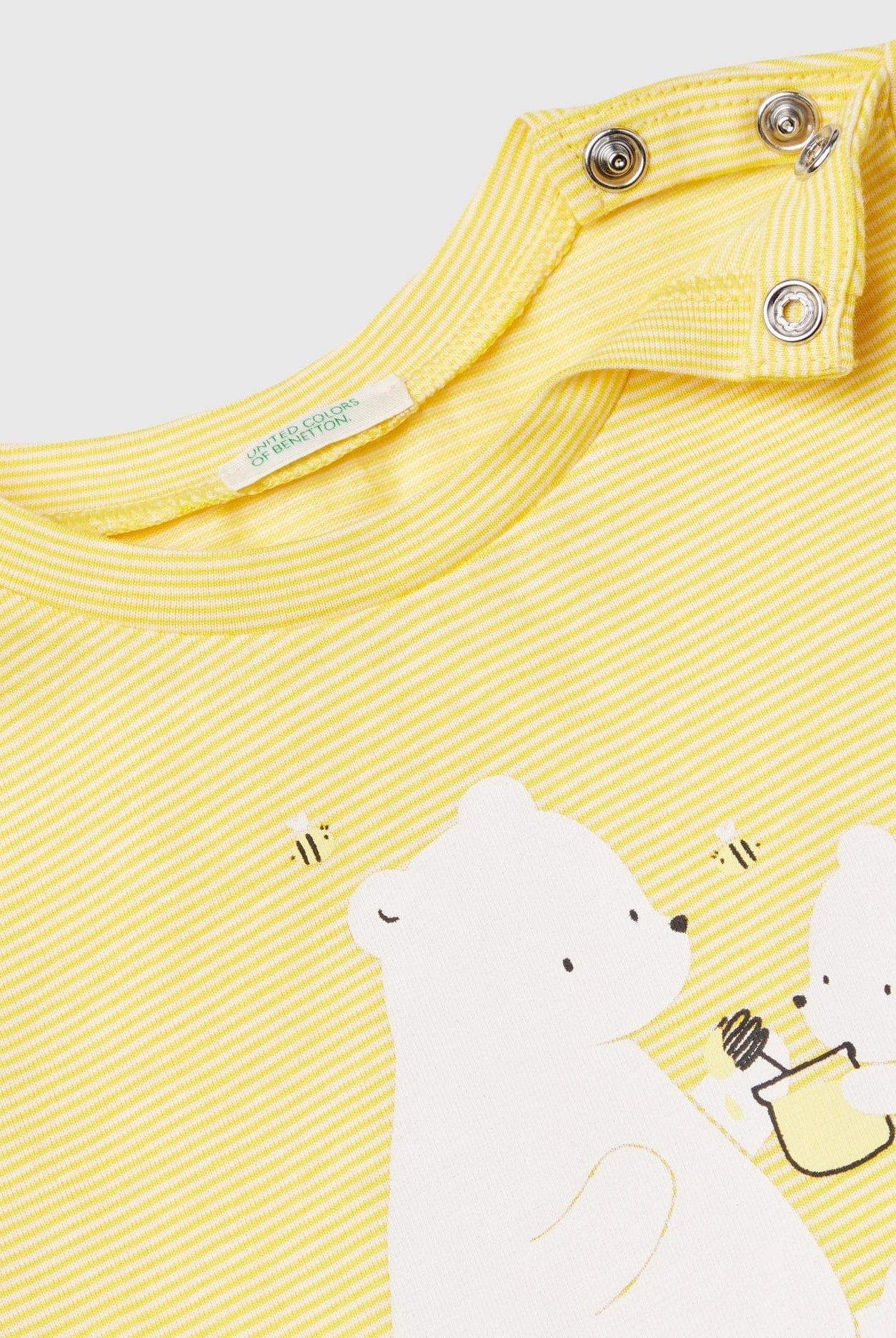 يونايتد كولورز اوف بينيتون تيشيرت بطبعة أمامية وخلفية كم قصير مكشكش رضع أطفال