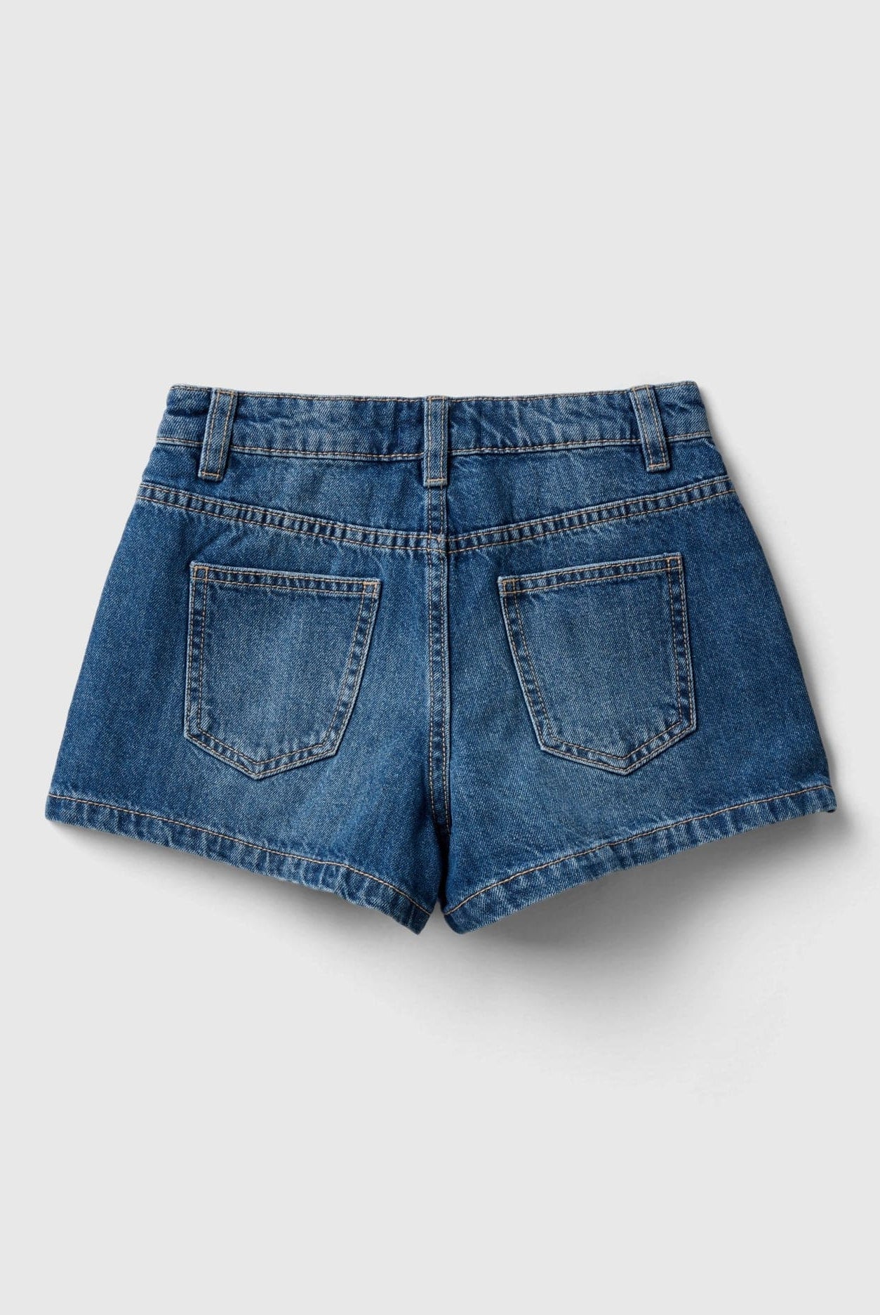 يونايتد كولورز اوف بينيتون شورت بتفاصيل أزرار وجيوب دينم بأربع جيوب أطفالي