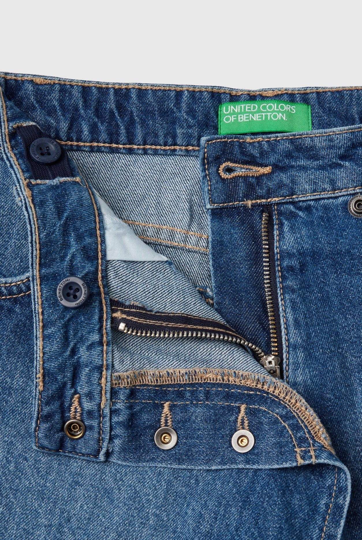 يونايتد كولورز اوف بينيتون شورت بتفاصيل أزرار وجيوب دينم بأربع جيوب أطفالي