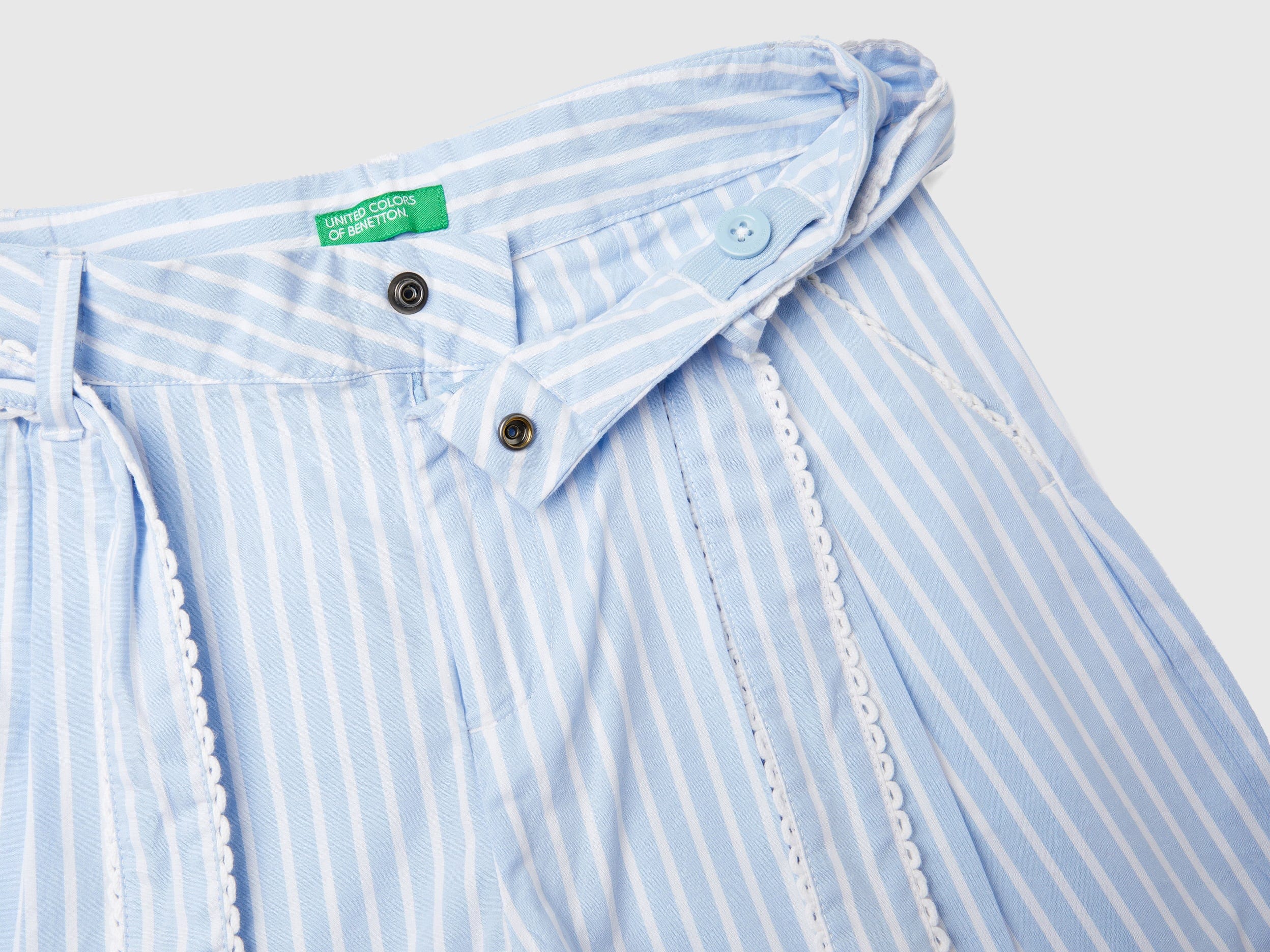 يونايتد كولورز اوف بينيتون بنطلون بالازو مخطط واسع من الأسفل ولادي