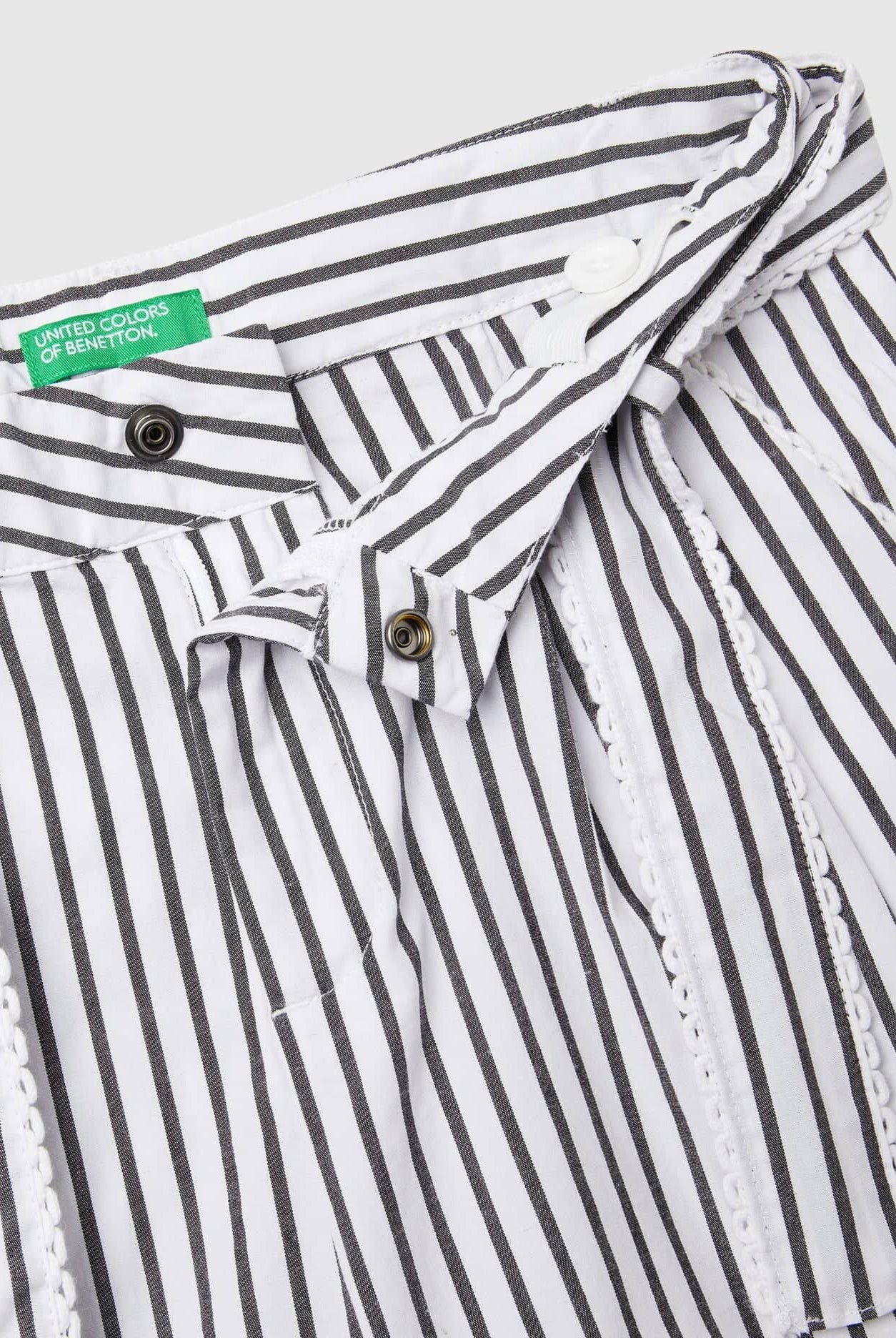 يونايتد كولورز اوف بينيتون بنطلون بالازو مخطط واسع من الأسفل ولادي