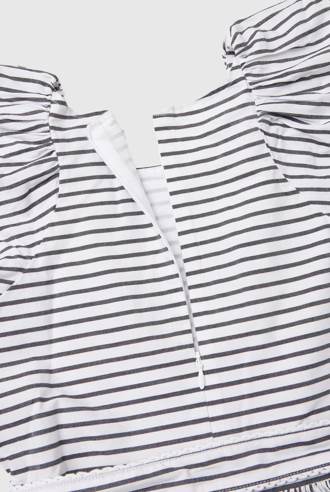 يونايتد كولورز اوف بينيتون فستان مخطط مع تطريز للبنات