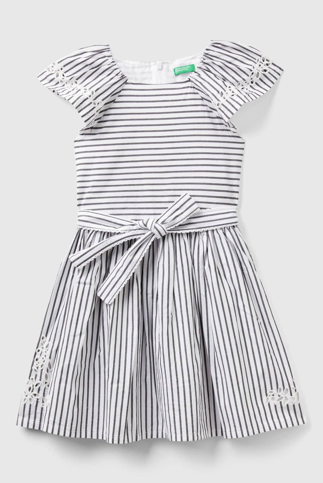 يونايتد كولورز اوف بينيتون فستان مخطط مع تطريز للبنات