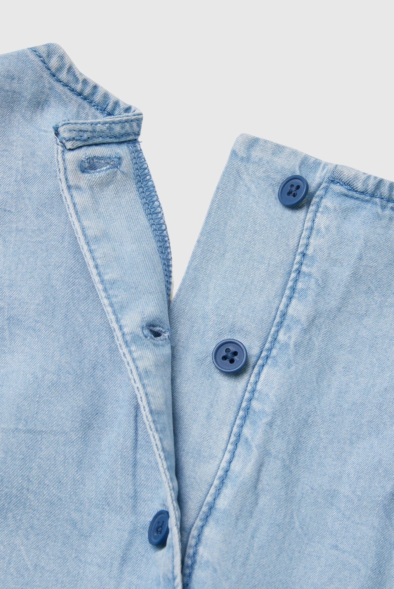 يونايتد كولورز اوف بينيتون جمبسوت بناتي قصير بدون أكمام بحزام على الخصر وكرانيش