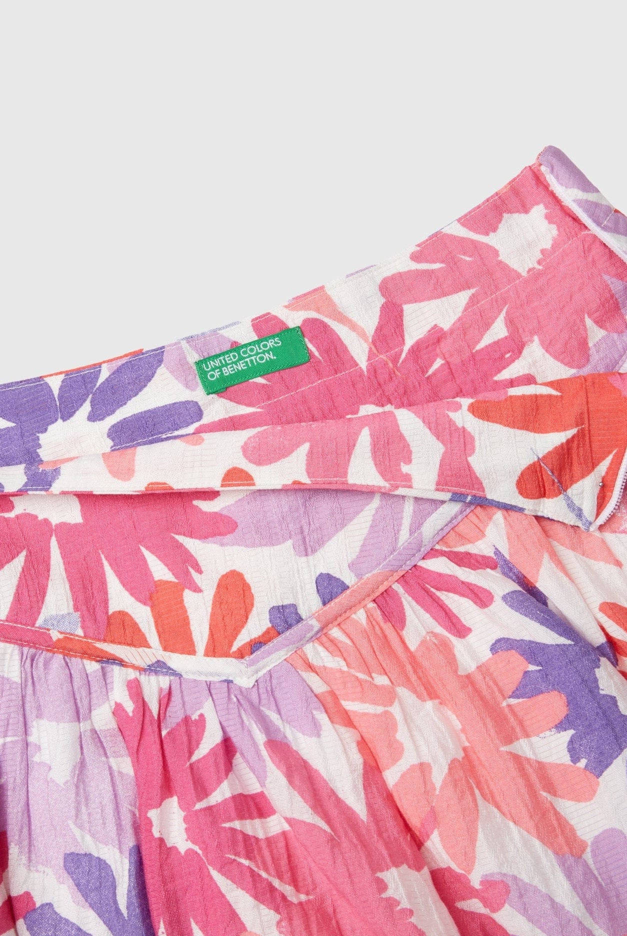 يونايتد كولورز اوف بينيتون تنورة بناتي مطبوعة بأزهار مع تفاصيل على الخصر