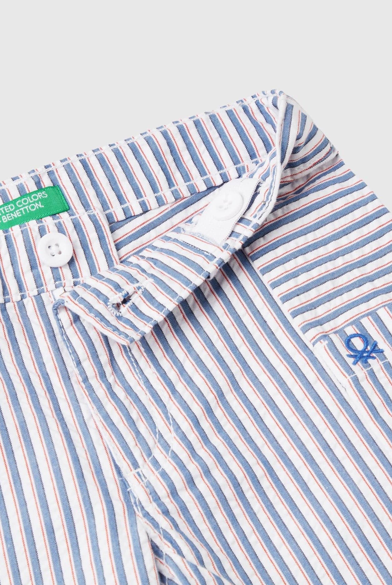 يونايتد كولورز اوف بينيتون شورت برمودا مع شعار مطرز على جيب أمامي وفتحة حزام أطفالي