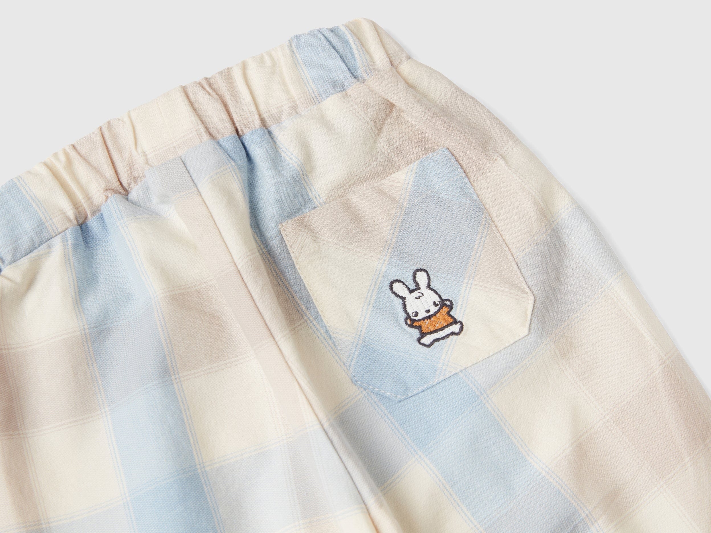 يونايتد كولورز اوف بينيتون بنطلون مطرز بجيوب خلفية وخصر برباط مع كسرات رضع