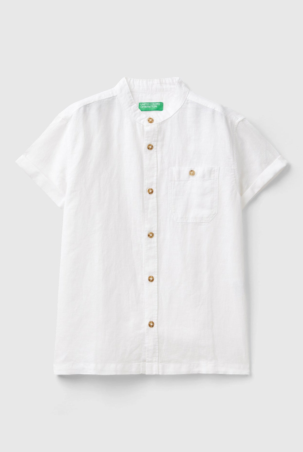 يونايتد كولورز اوف بينيتون قميص كتان اطفال ممزوج بشعار مطرز على الياقة بأكمام قصيرة