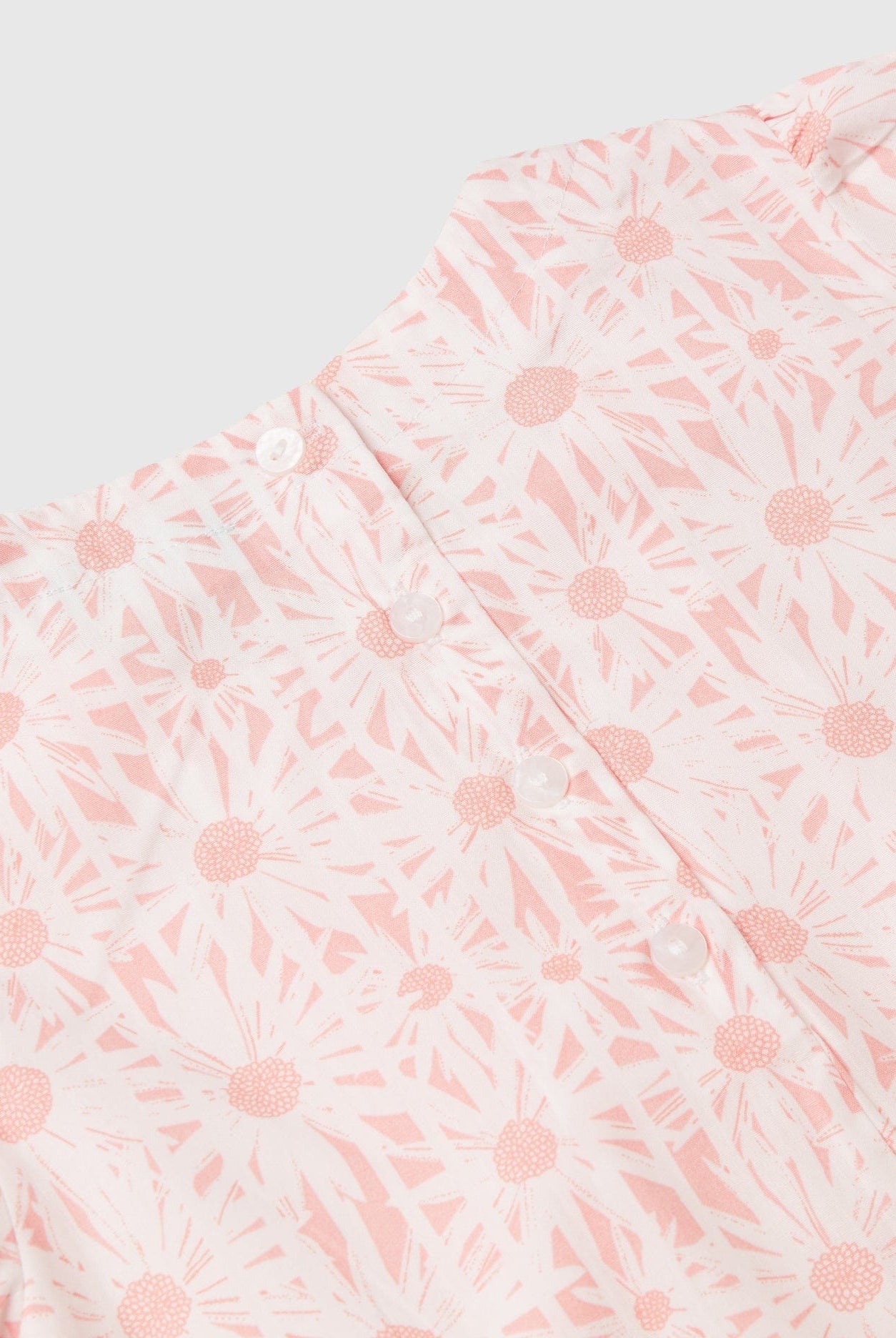 يونايتد كولورز اوف بينيتون قميص بناتي بكشكشة في الوسط وطباعة زهور