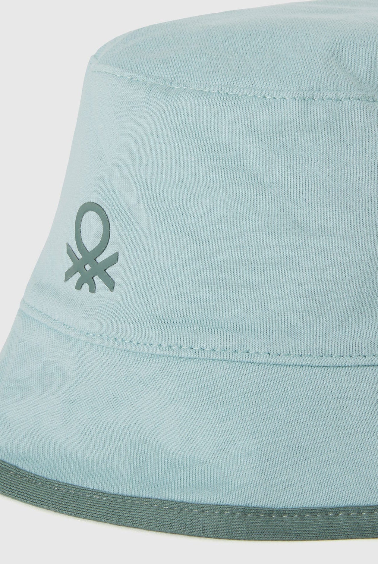 يونايتد كولورز اوف بينيتون قبعة الصياد دائرية ولادي بطبعة لوجو