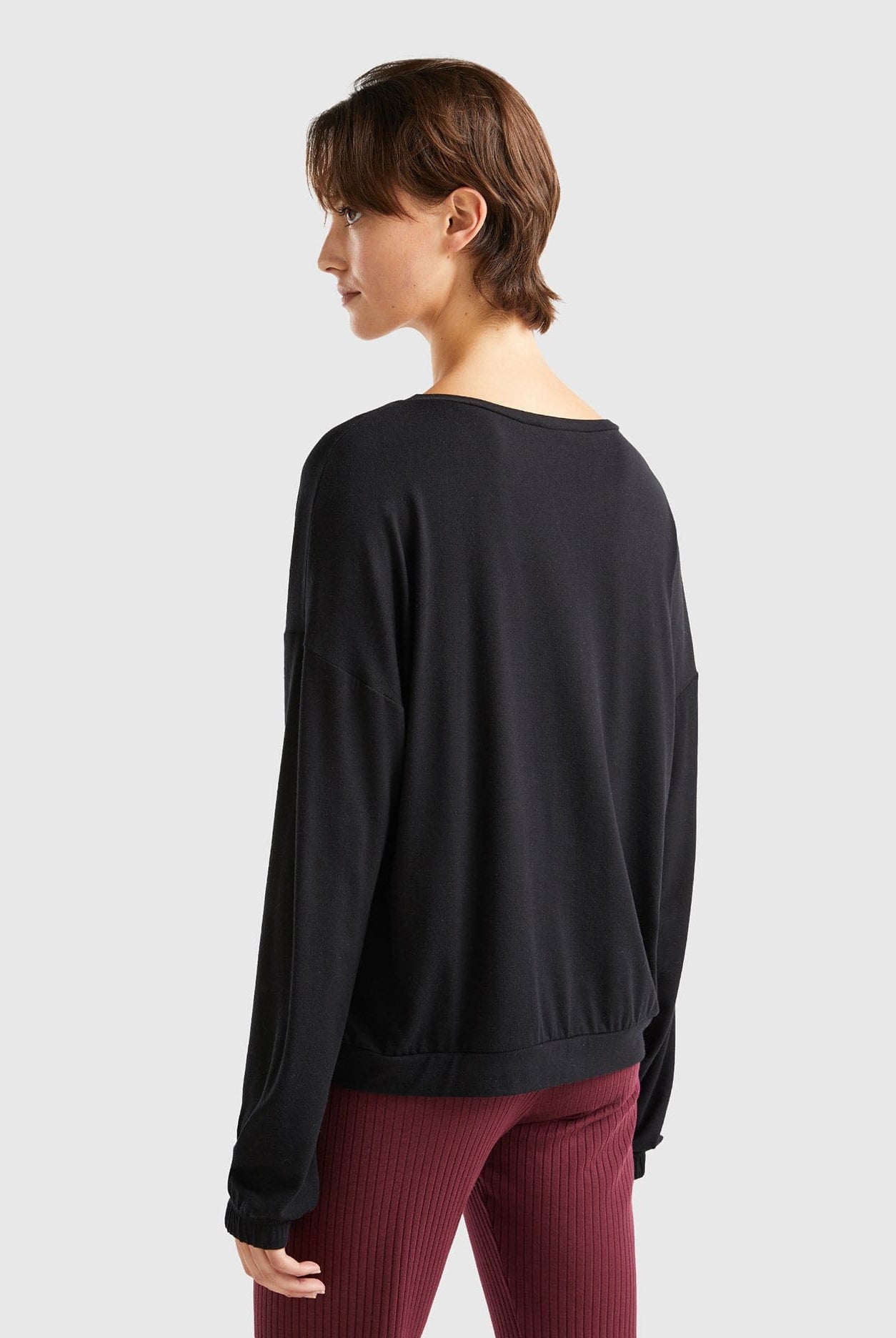 يونايتد كولورز اوف بينيتون تيشيرت سادة نسائي كم طويل