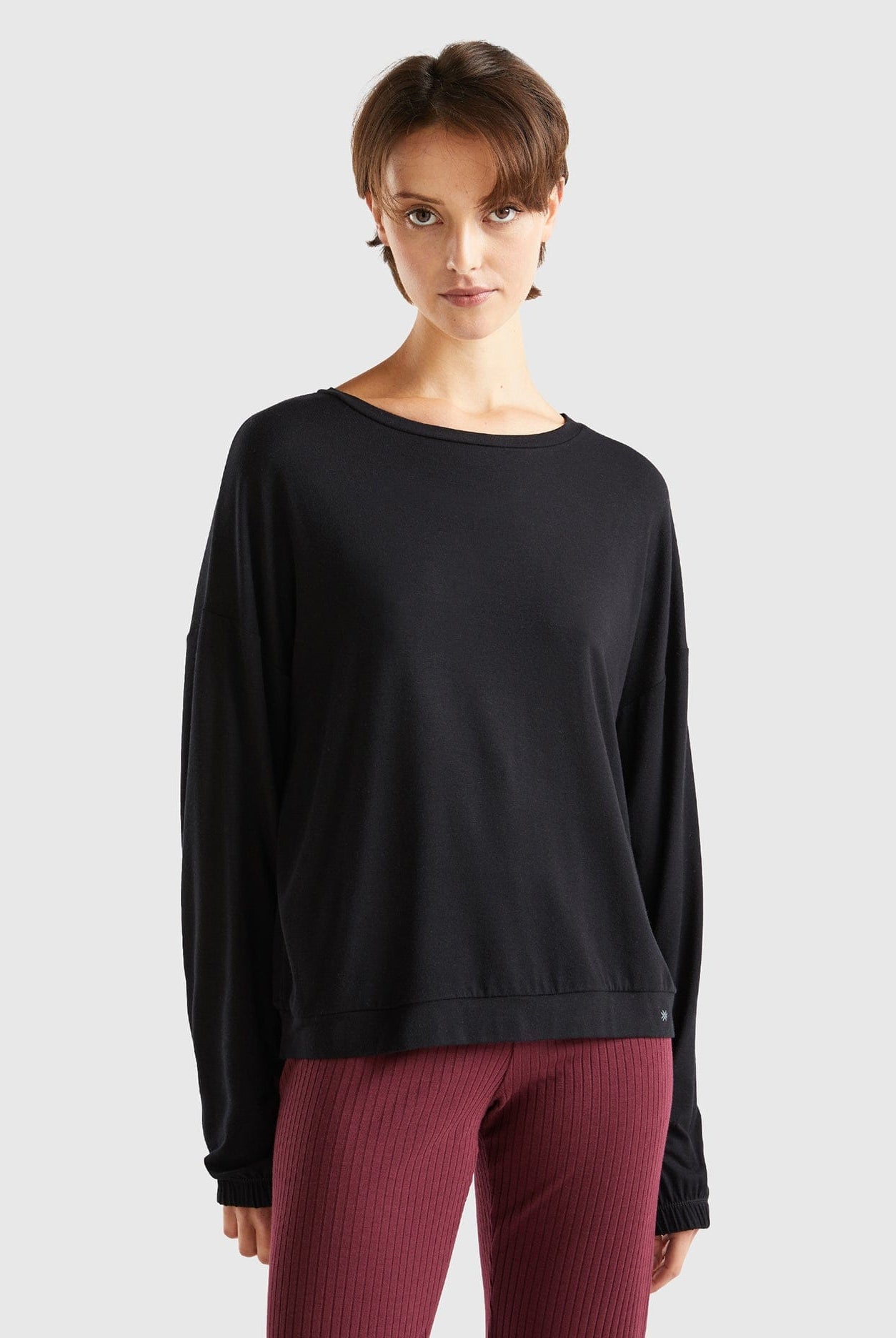 يونايتد كولورز اوف بينيتون تيشيرت سادة نسائي كم طويل