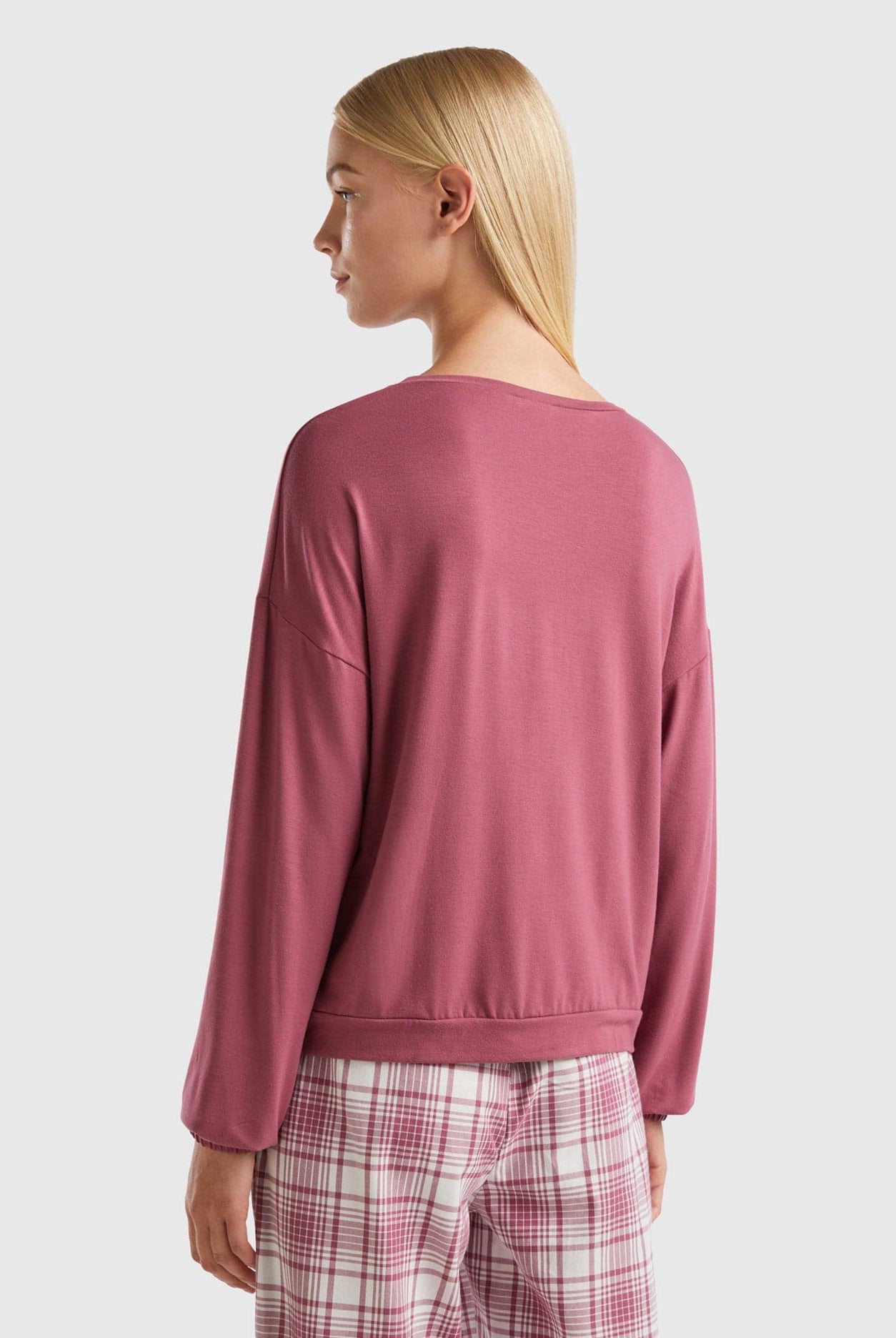 يونايتد كولورز اوف بينيتون تيشيرت سادة نسائي كم طويل