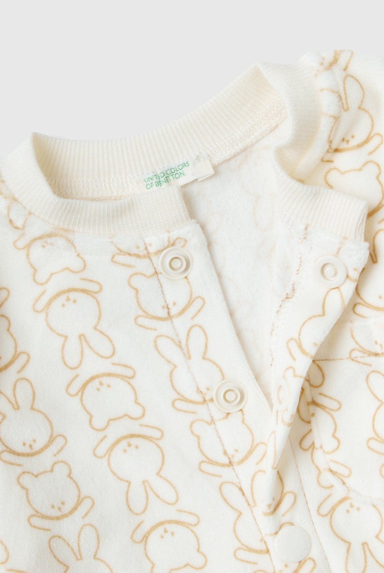 يونايتد كولورز اوف بينيتون سالوبيت شينيل برسوم الأرانب رضع