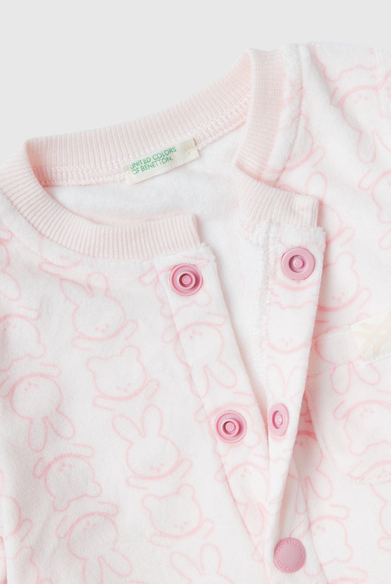 يونايتد كولورز اوف بينيتون سالوبيت شينيل برسوم الأرانب رضع