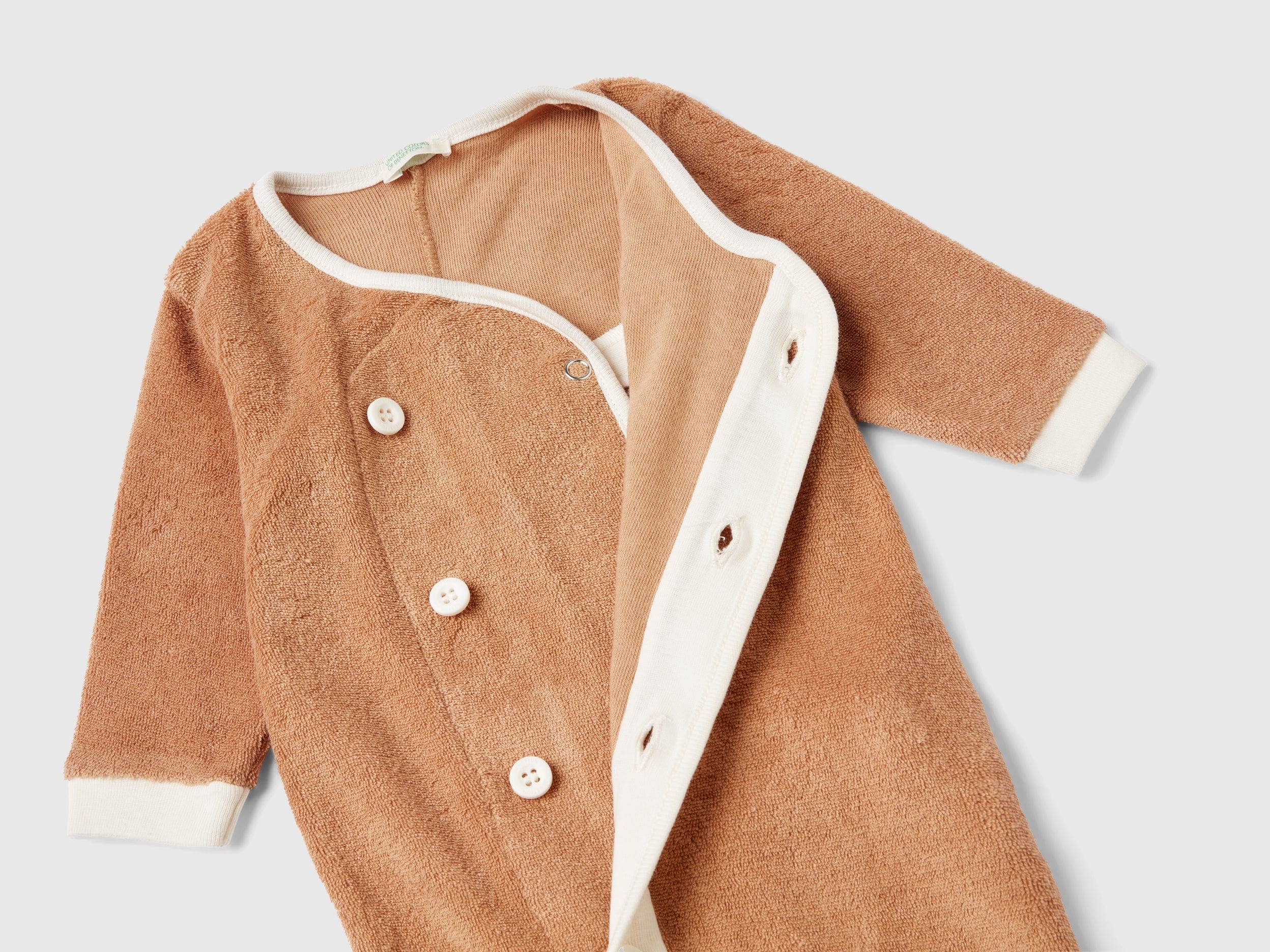 يونايتد كولورز اوف بينيتون سالوبيت رضع من قماش التيري مع رقعة