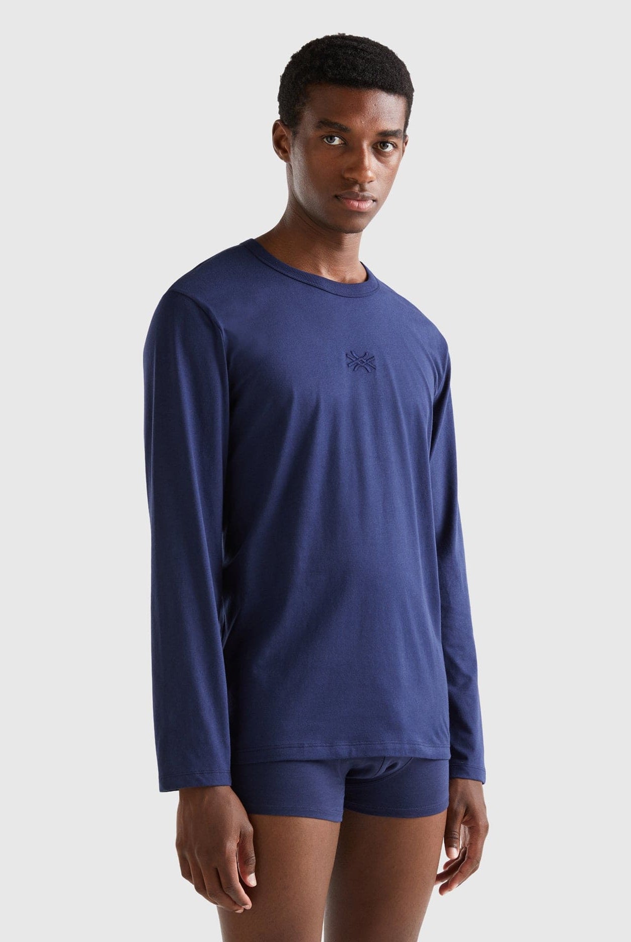 يونايتد كولورز اوف بينيتون تيشيرت رجالي بشعار من قطن الألياف الطويلة