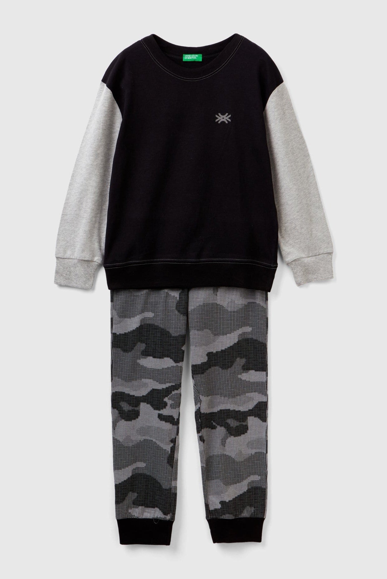 يونايتد كولورز اوف بينيتون بيجاما بسروال تمويه أطفالي