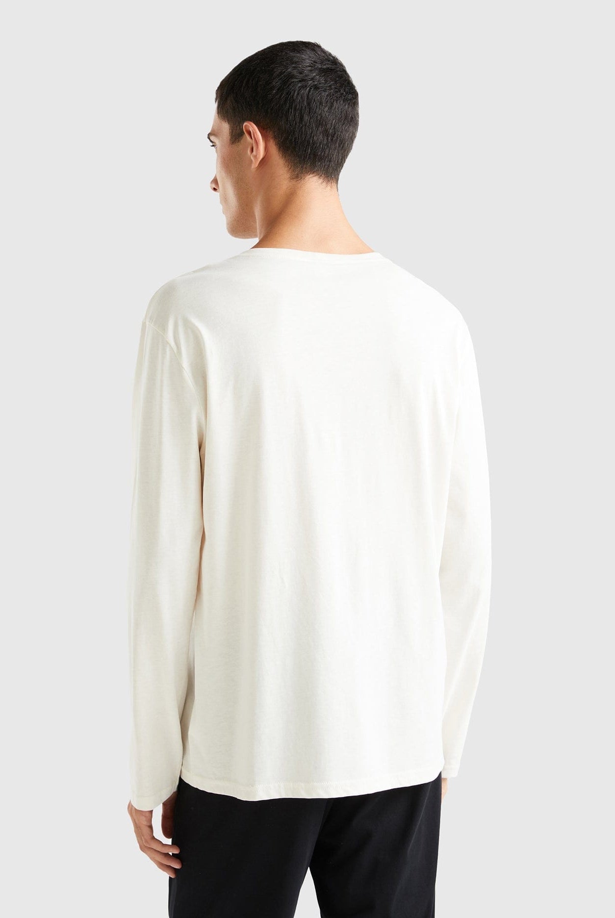 يونايتد كولورز اوف بينيتون تي شيرت شبابي برسمة ديزني بأكمام طويلة