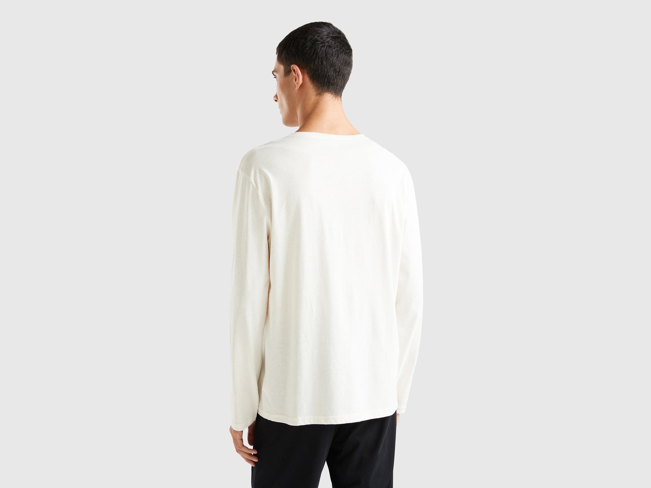 يونايتد كولورز اوف بينيتون تي شيرت شبابي برسمة ديزني بأكمام طويلة